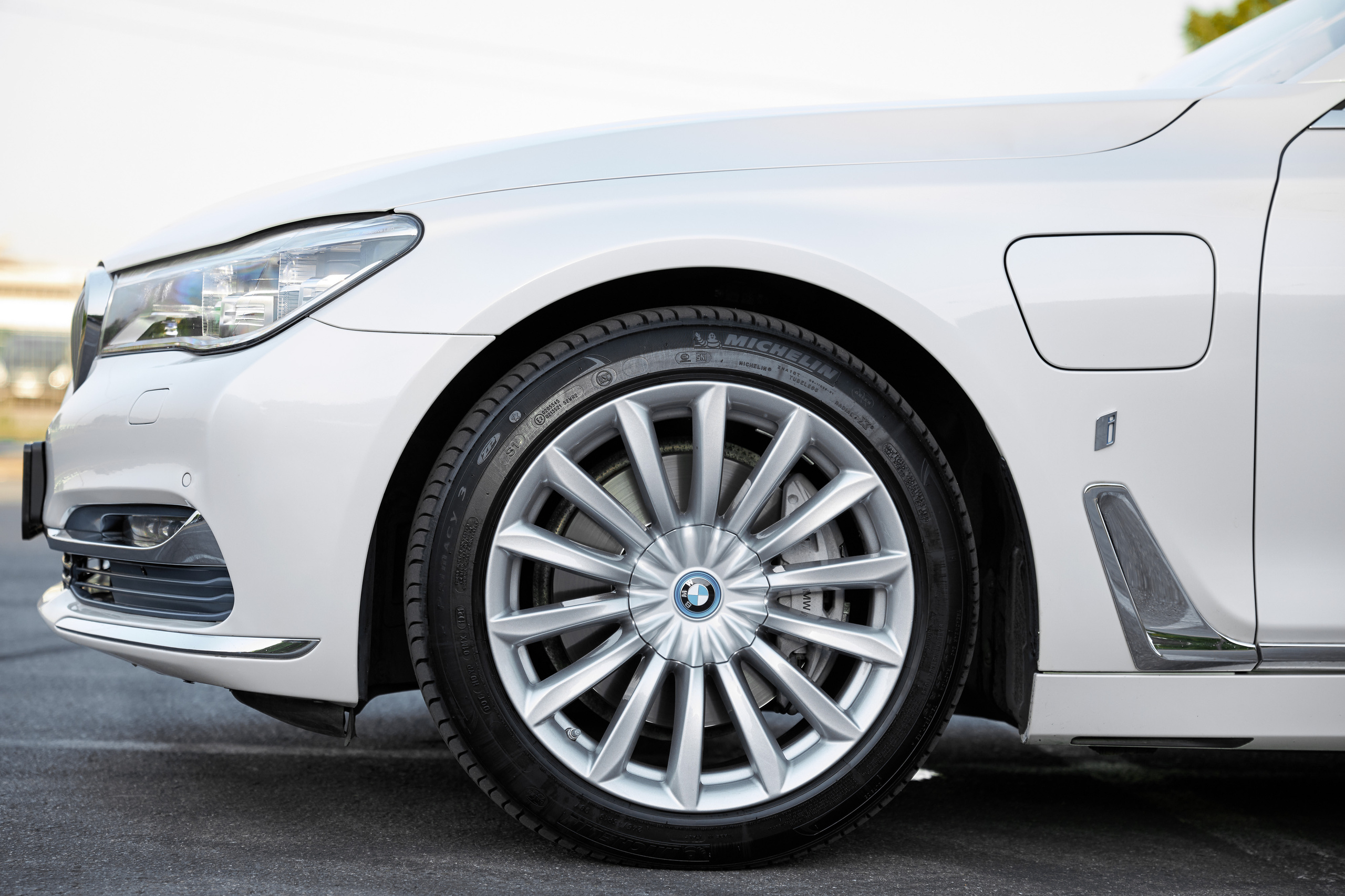 BMW 7 Edrive (auto.ru)