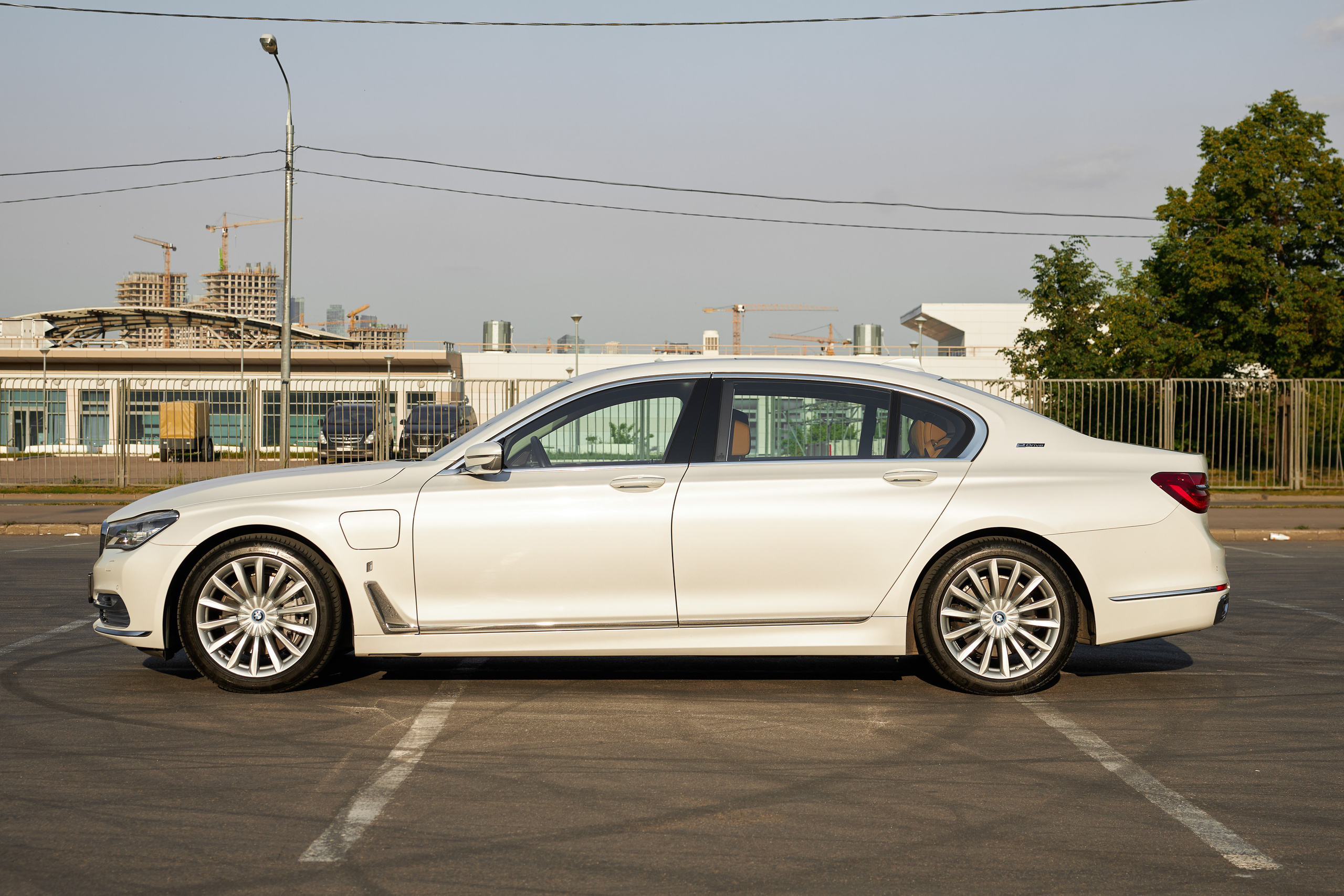 BMW 7 Edrive (auto.ru)