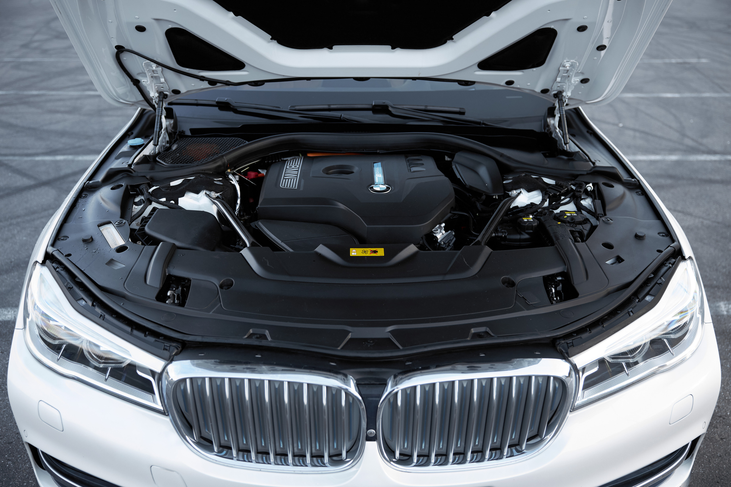 BMW 7 Edrive (auto.ru)