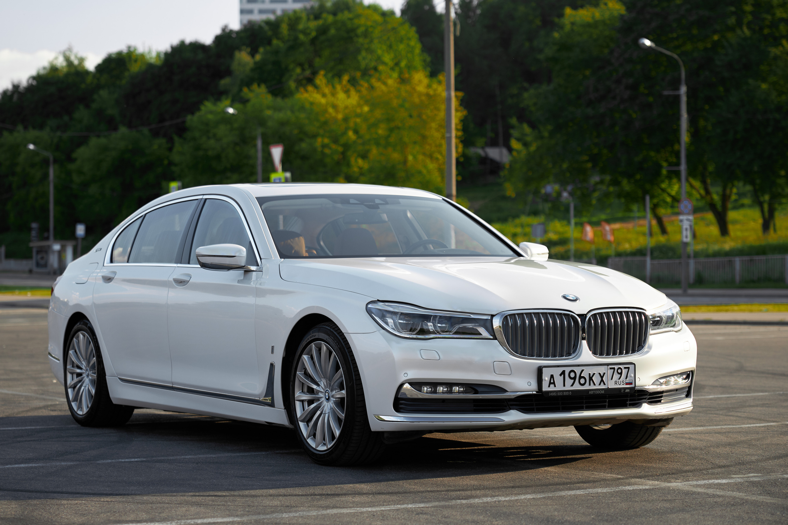 BMW 7 Edrive (auto.ru)