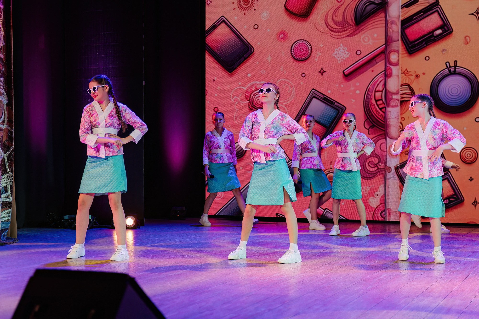 Отчетный концерт Образцового коллектива Алтая театра эстрадной песни «Созвездие». Свадебный и репортажный фотограф Никита Сницарев в Барнауле