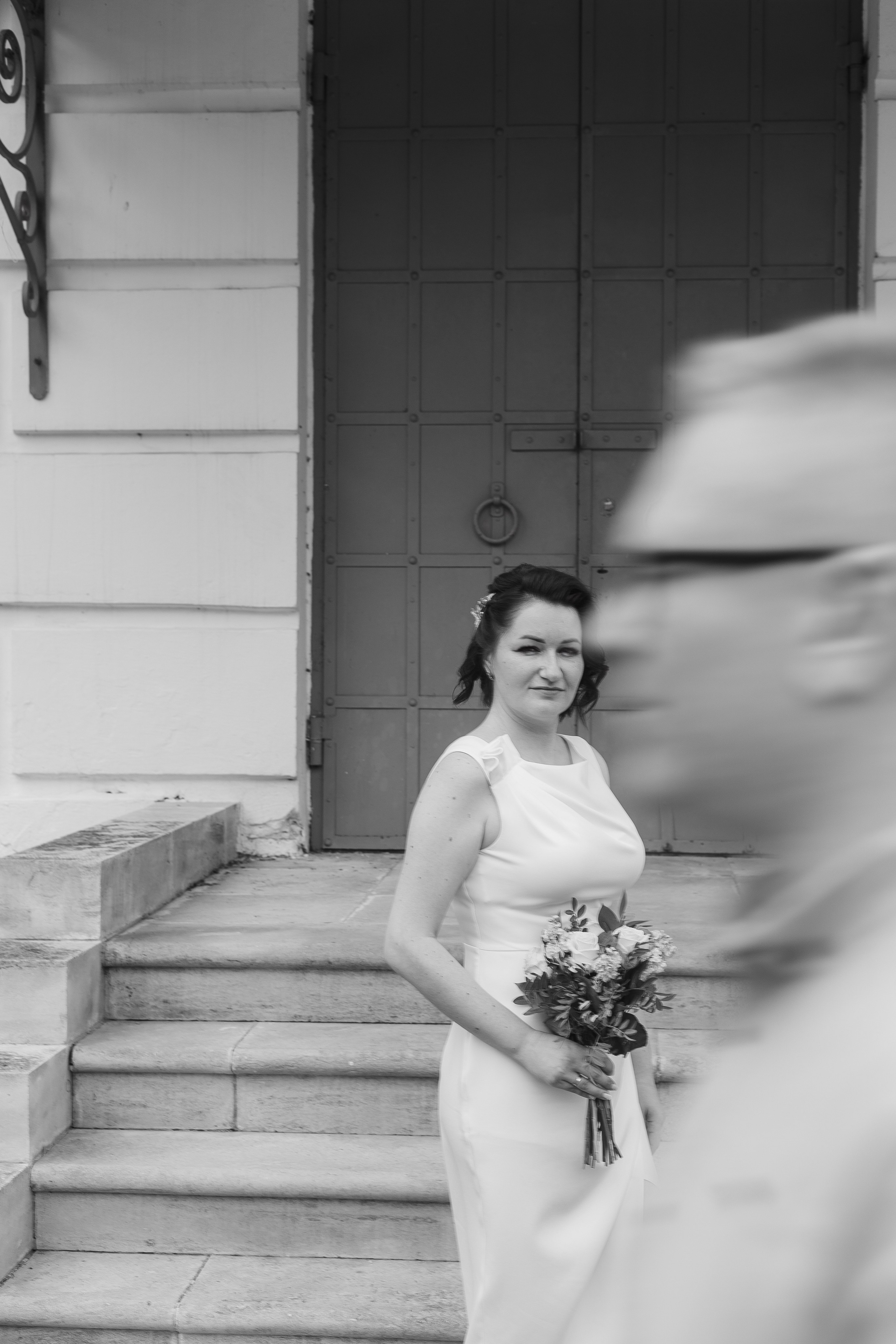 Свадебная фотосессия в природном уголке среди города. Главная