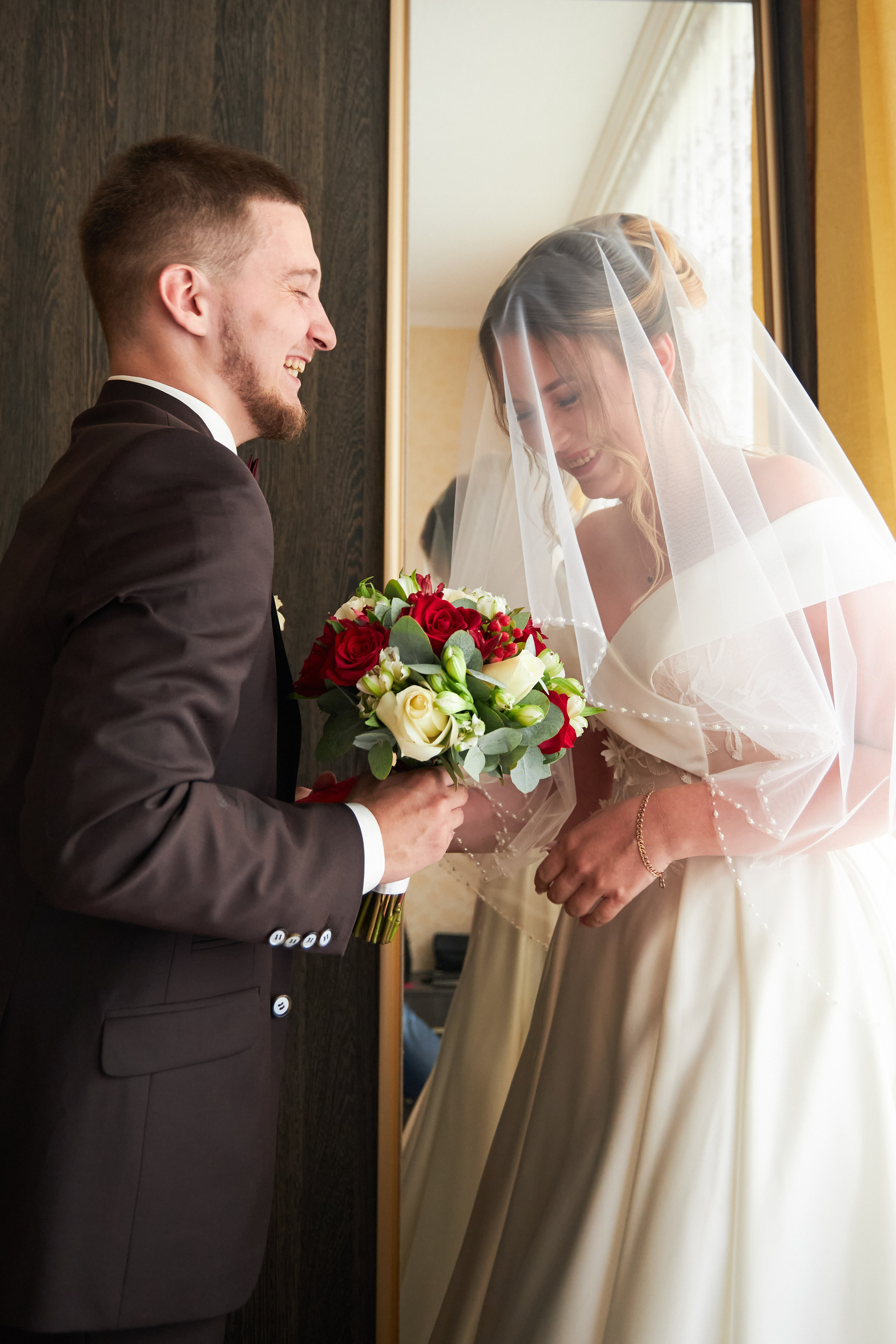 Свадебные фотографии ЗАГС, выкуп, свадебная фотосессия. Репортажные свадебные фотографии. Фотограф Олег Слеб