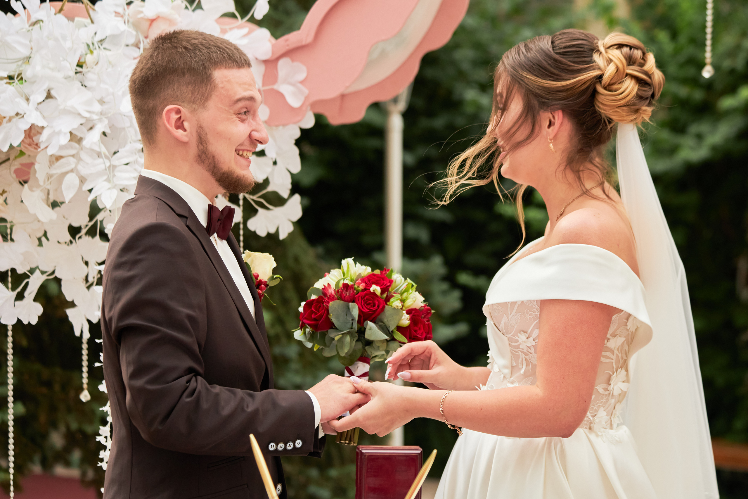 Свадебные фотографии ЗАГС, выкуп, свадебная фотосессия. Репортажные свадебные фотографии. Фотограф Олег Слеб