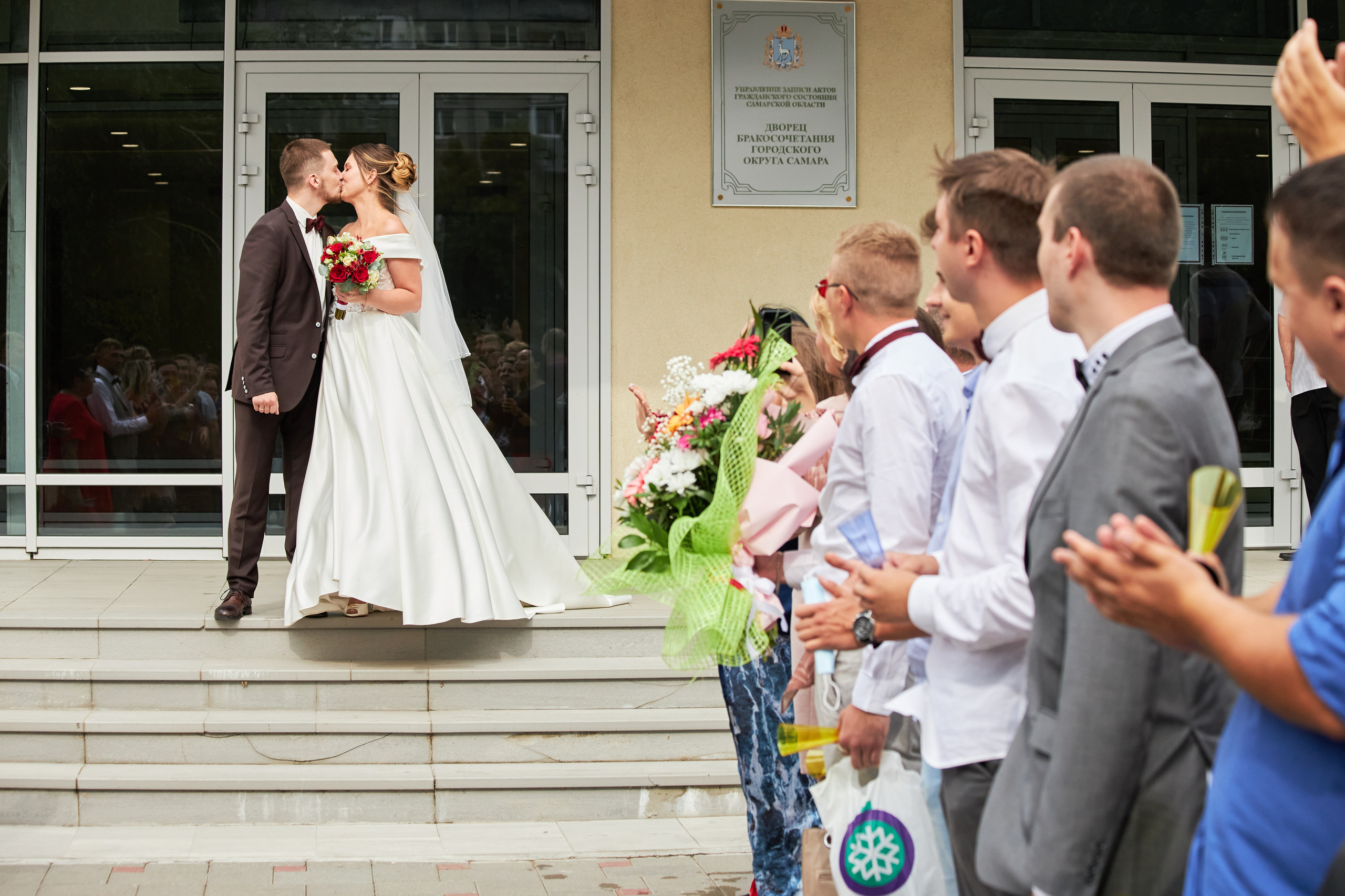 Свадебные фотографии ЗАГС, выкуп, свадебная фотосессия. Репортажные свадебные фотографии. Фотограф Олег Слеб