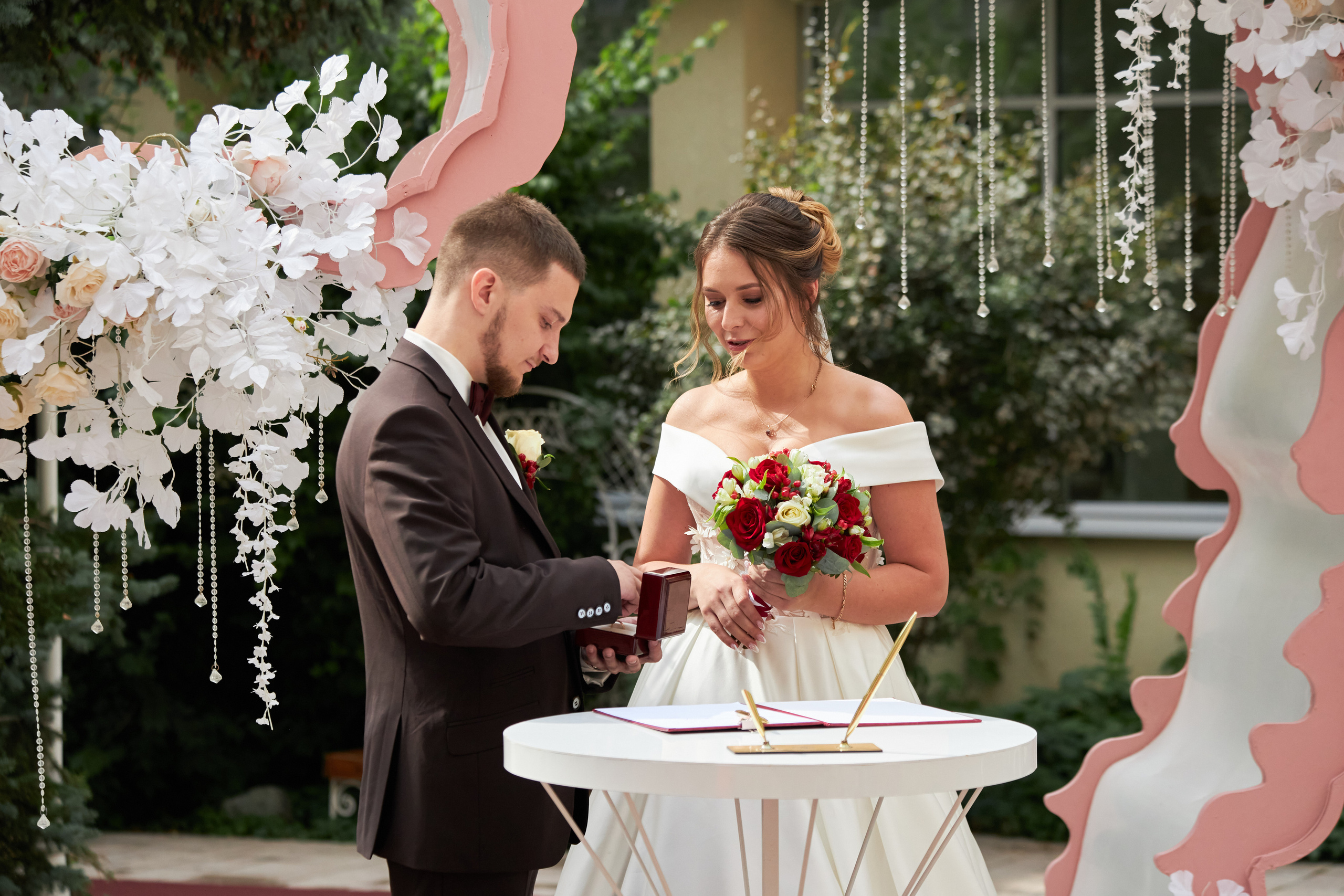 Свадебные фотографии ЗАГС, выкуп, свадебная фотосессия. Репортажные свадебные фотографии. Фотограф Олег Слеб