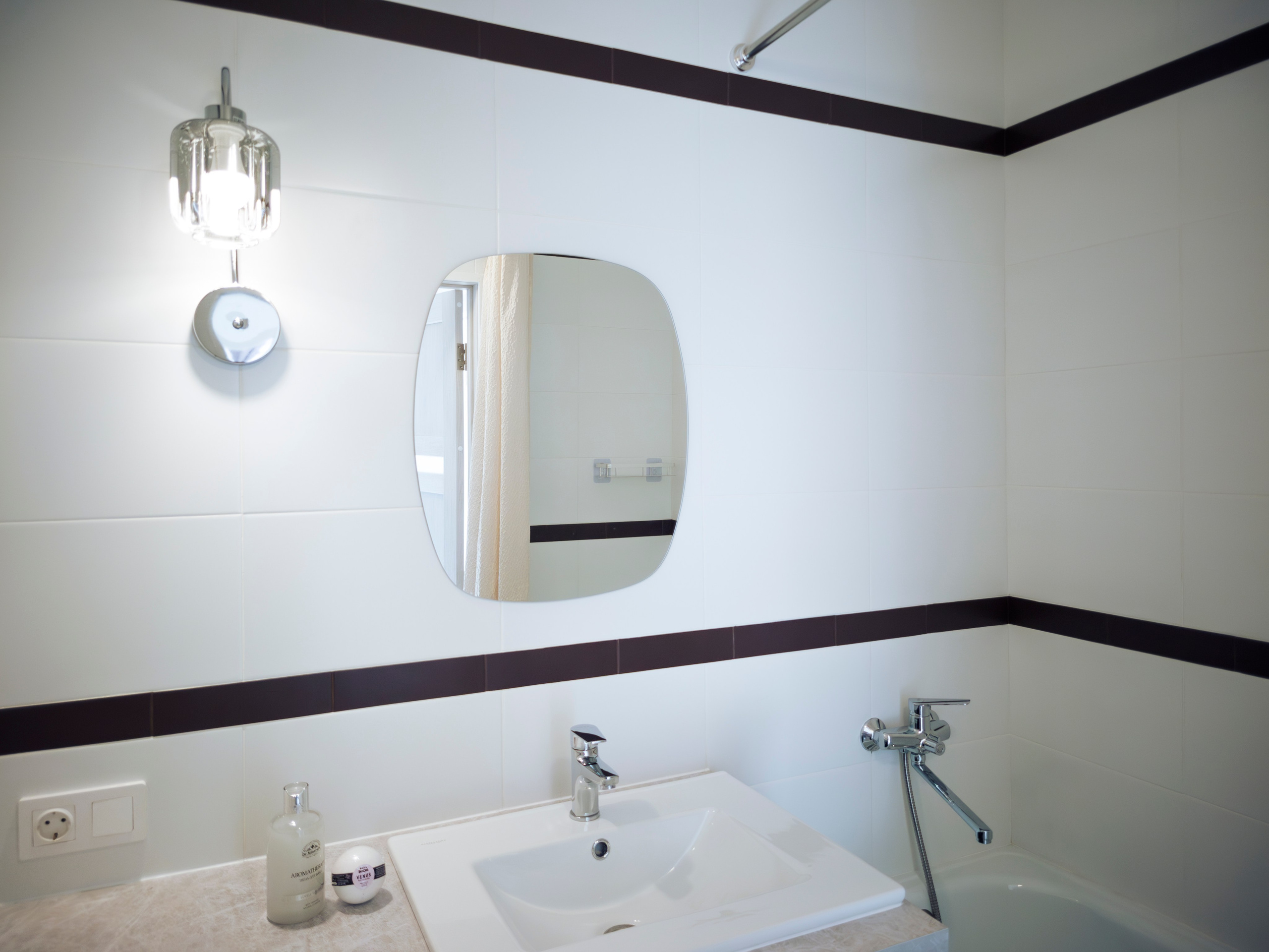 Параллельные линии — геометричная квартира для сдачи в аренду. Хоумстейджинг и дизайн. Екатеринбург