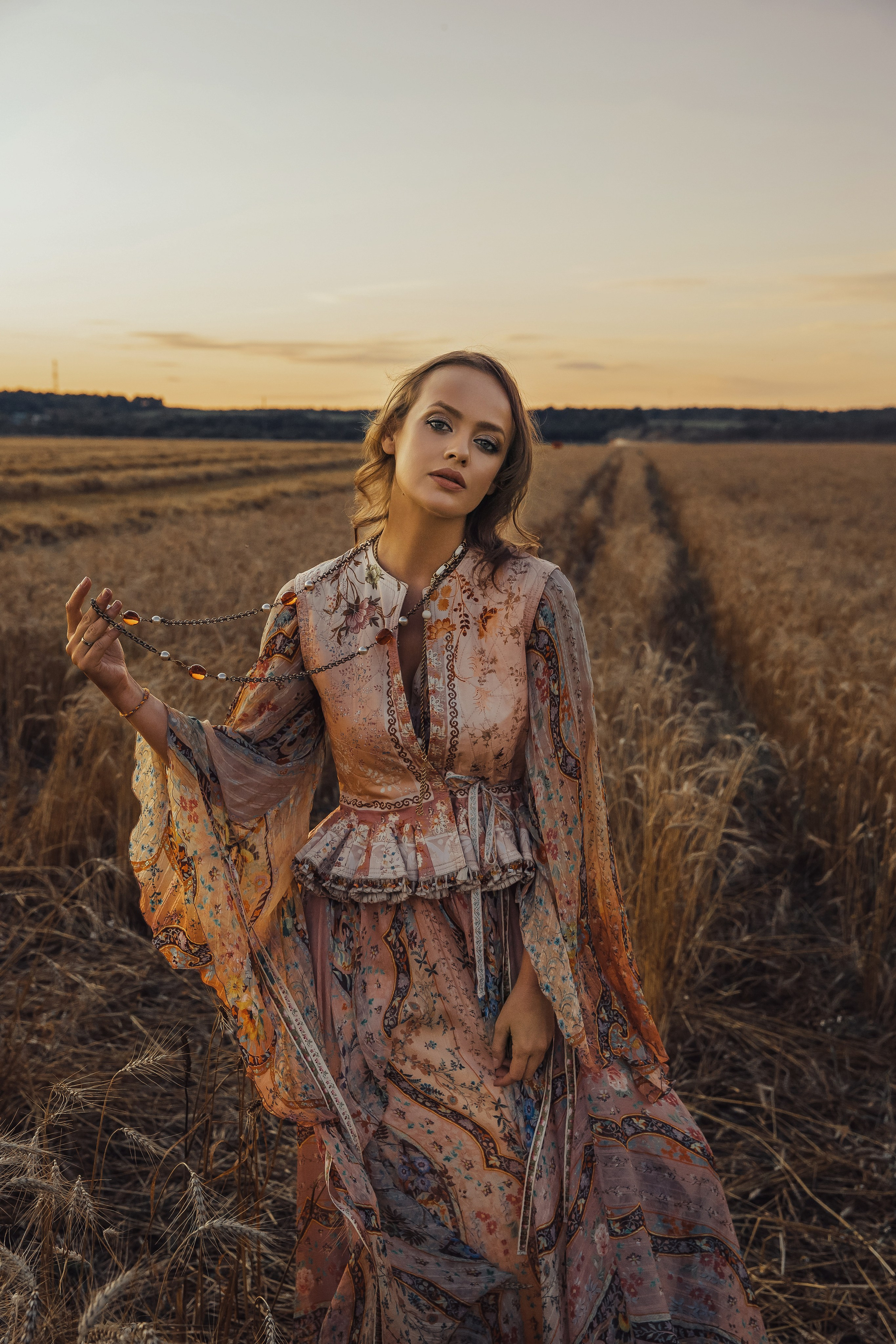 Фотосессия в пшенице для бренда Vintage Dream. Фотограф и видеограф Анна Домашенко