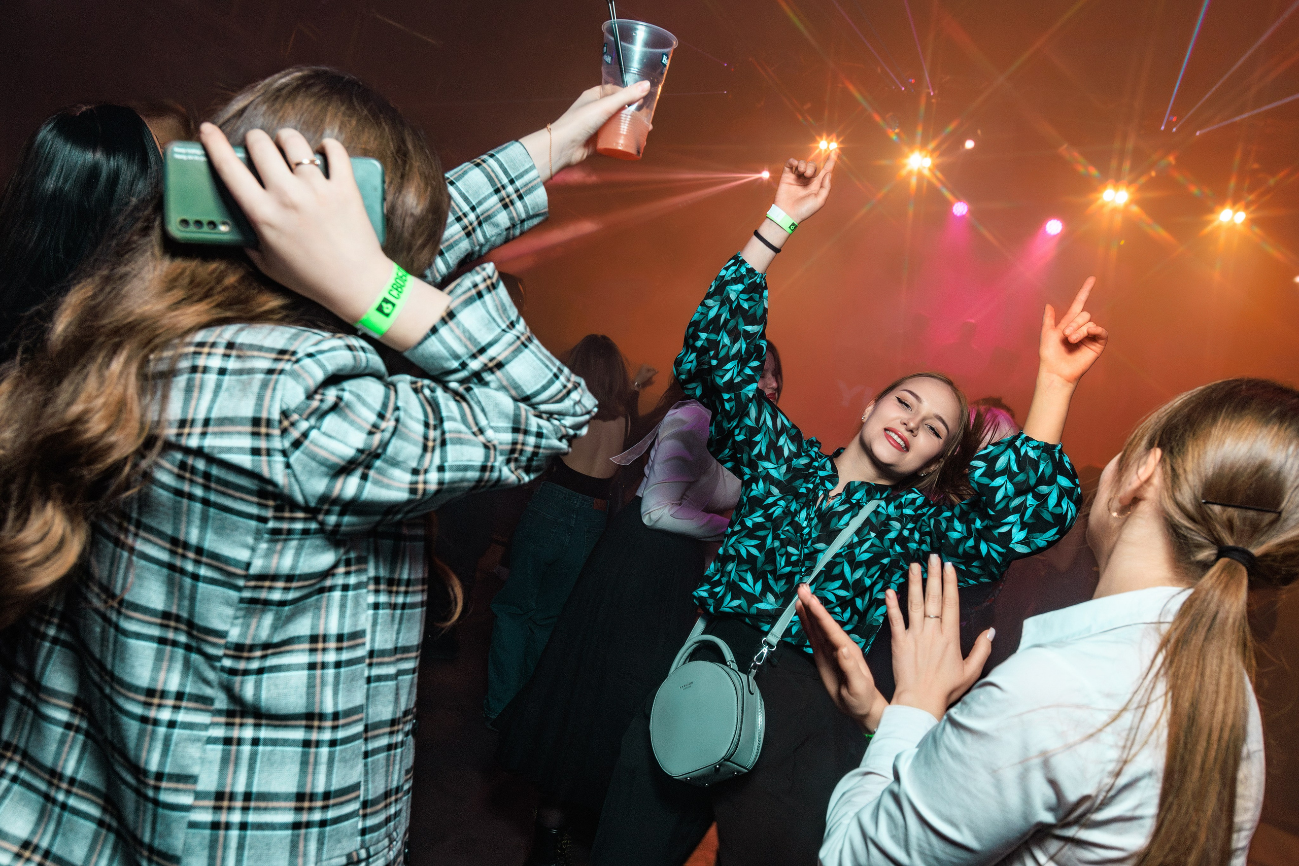 18.01.25 Tinder party. Репортажный фотограф Екатеринбург | Яркий, качественный репортаж | Концерты, клубы, репортаж, праздники, корпоративы