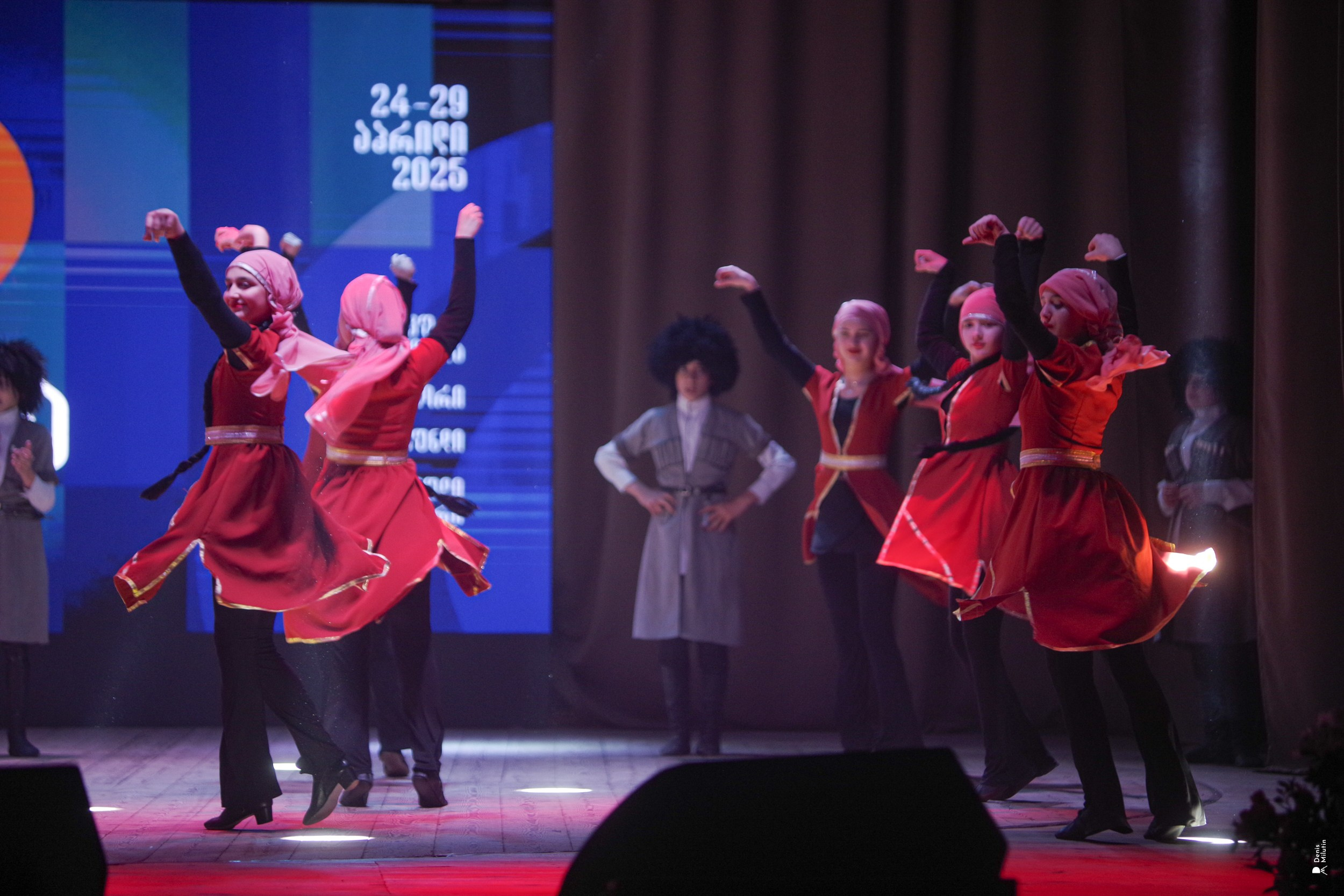 Танцы в Хоби. Портретный фотограф Денис Милютин