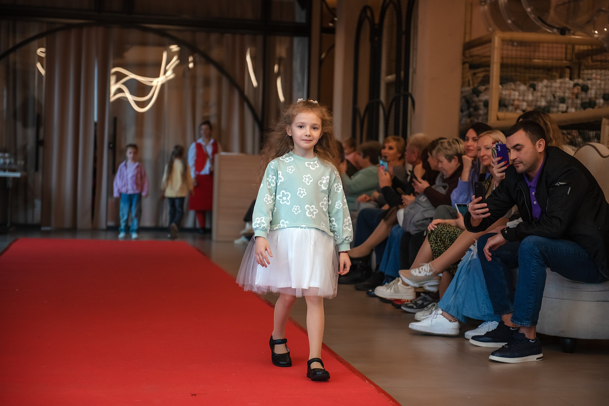 HAPPYkids дефиле в день мамы. Семейный и коммерческий фотограф в Сочи Александр Бодунов
