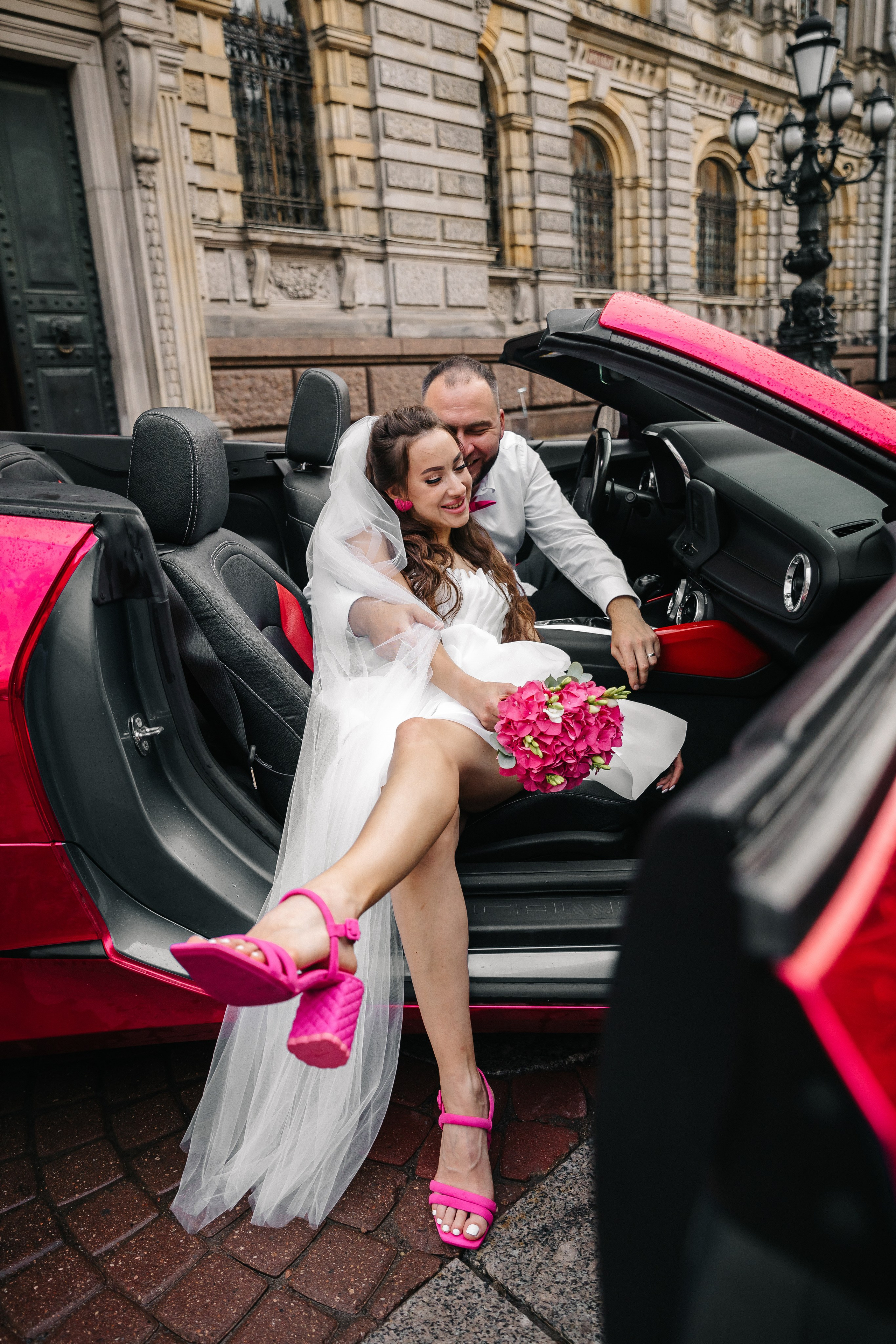 ДВОРЕЦ № 2 | Июль, кабриолет, академия Штиглица. Свадебный фотограф в Санкт-Петербурге Полина Корзухина