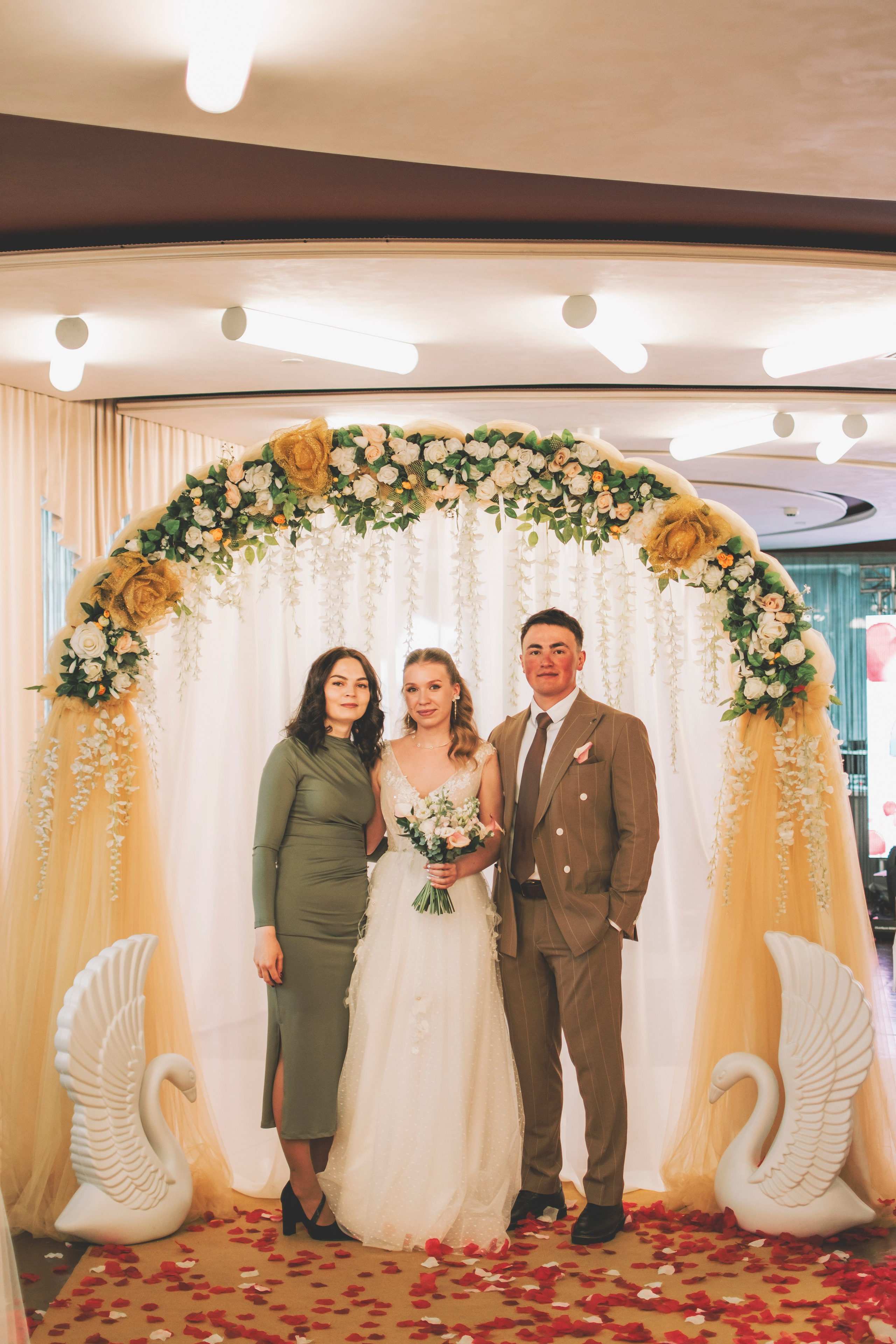 Альберт и Анастасия (Студийная фотосессия, роспись в ДК Нефтяник + фотосессия с гостями). Семейный и свадебный фотограф Губкинский и Ставрополь