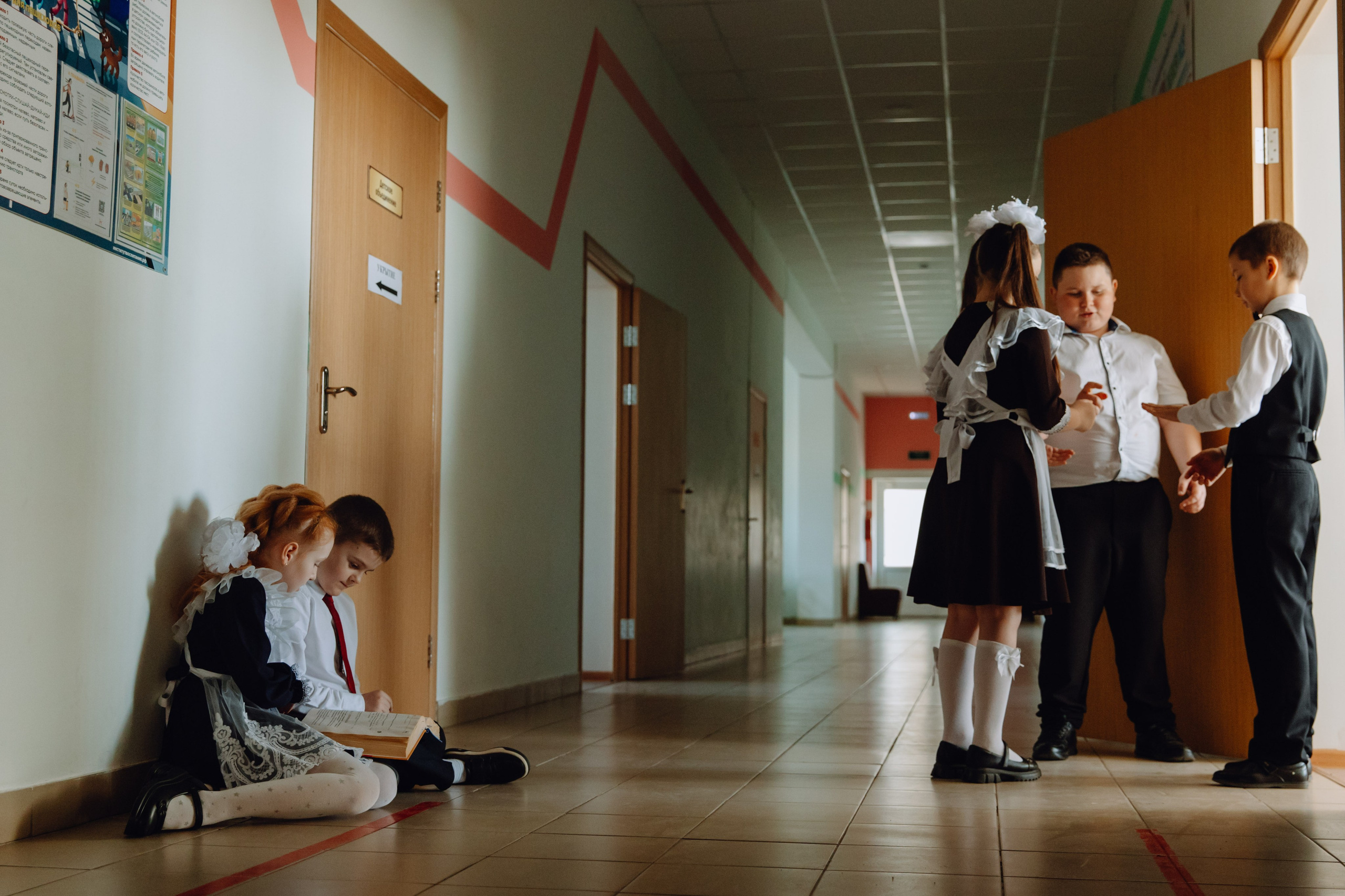 Школьные альбомы в Чернянке. Фотограф Максим Никонов