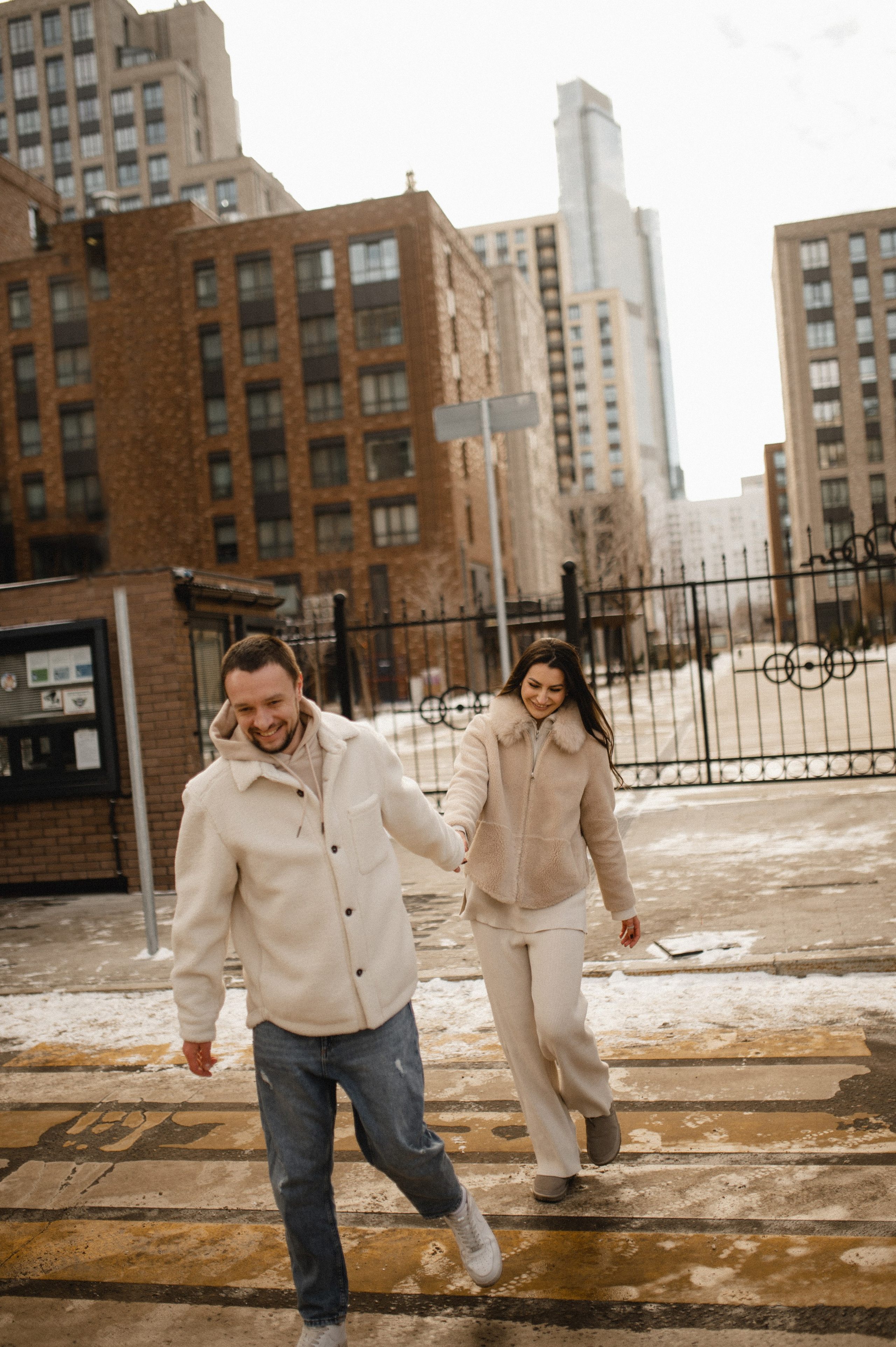 Лавстори стрит фотосессия в зимней Москве. Семейная фотосессия Бутово Москва фотограф Алина Морщагина