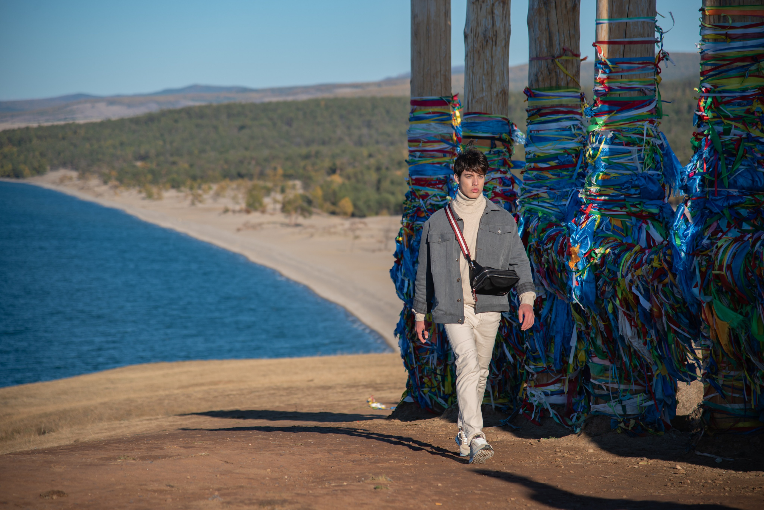 Съёмка одежды на Ольхоне. Занимаюсь профессиональной фотографией и живу рядом с Байкалом. Работаю в разных жанрах
