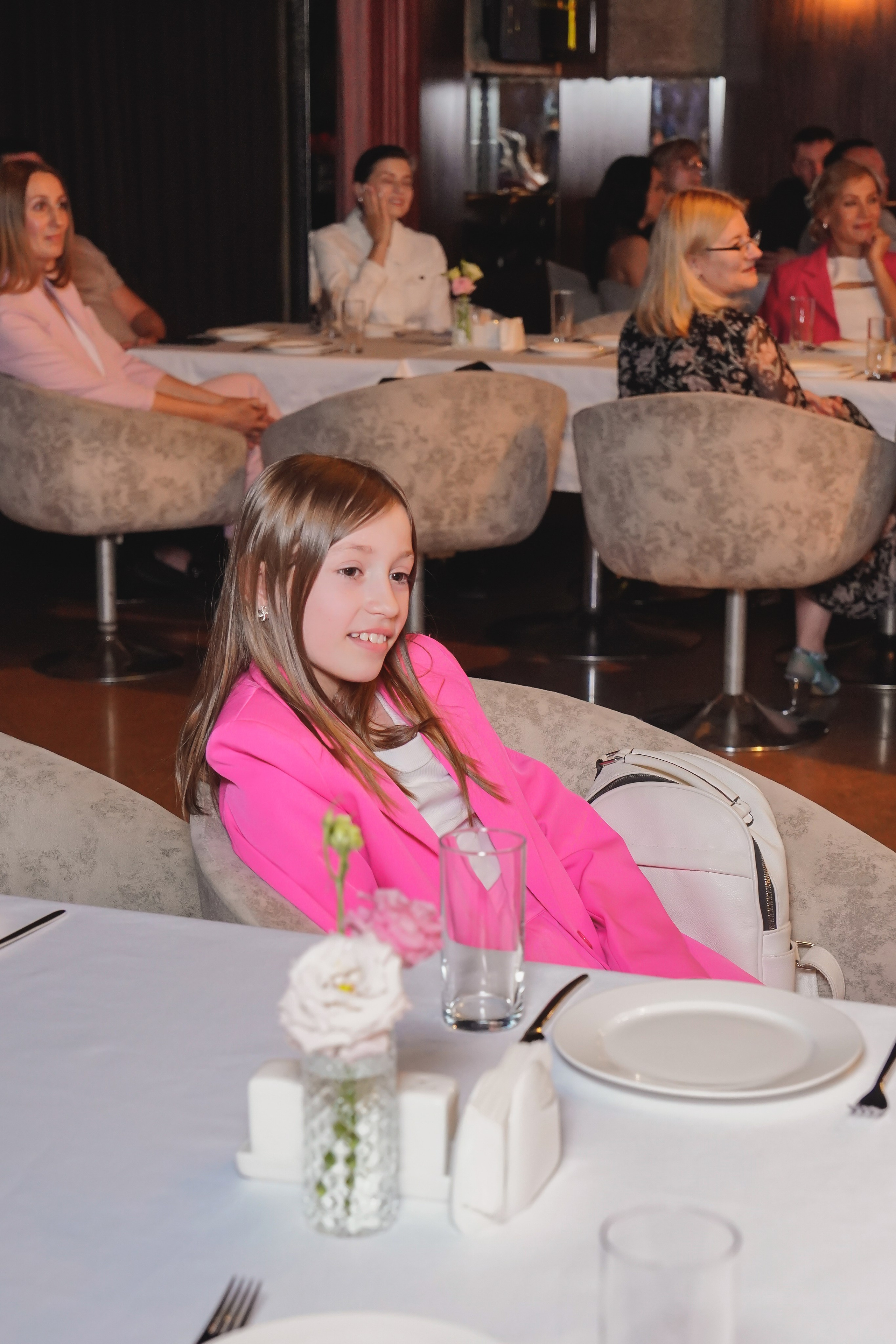 Выпускной. Занимаюсь профессиональной фотографией и живу рядом с Байкалом. Работаю в разных жанрах