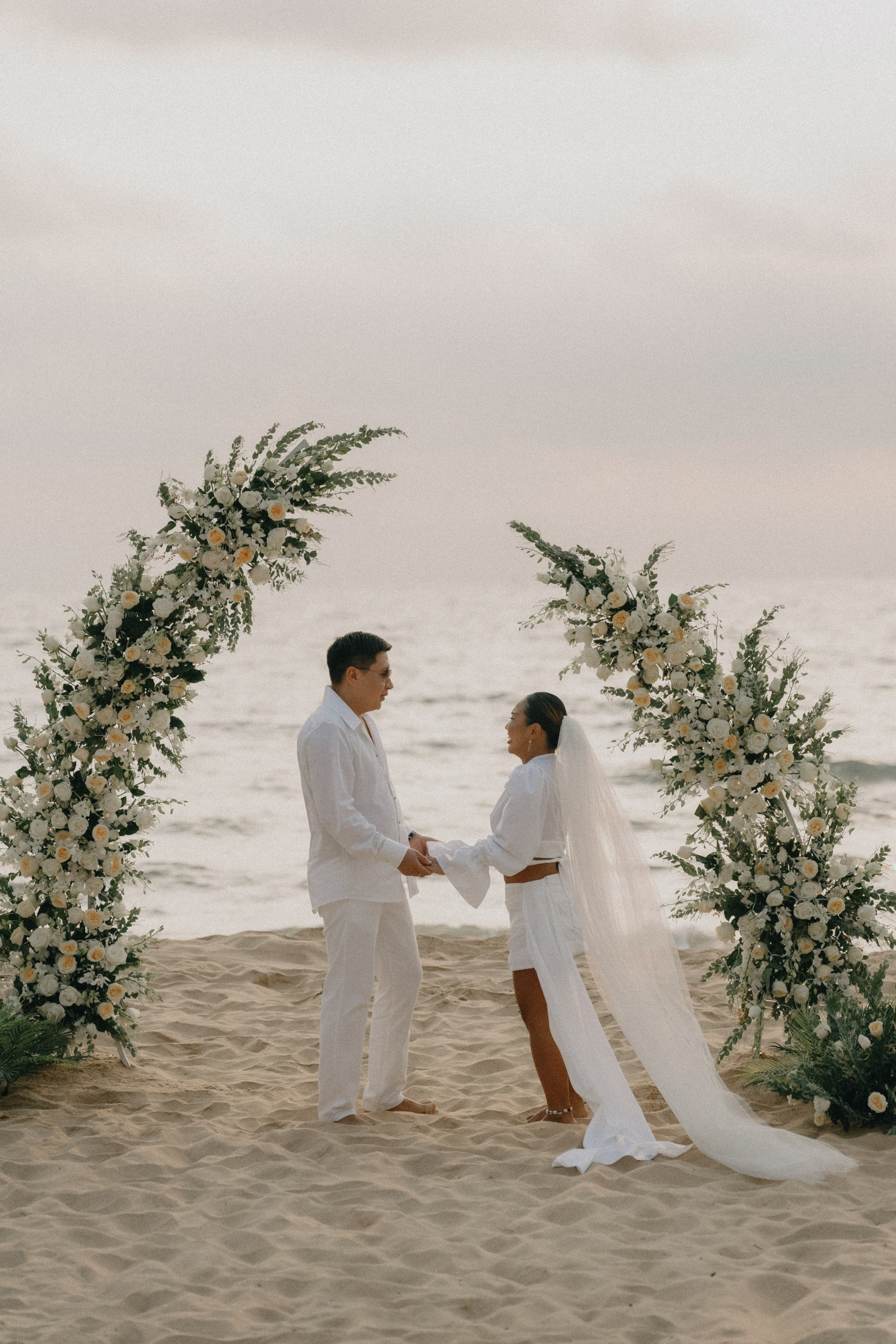 Руслан & Ирина. La Marée wedding agency Свадебное агентство на Фукуоке, Вьетнам — организация свадеб, декор, координация и помощь парам для идеального дня