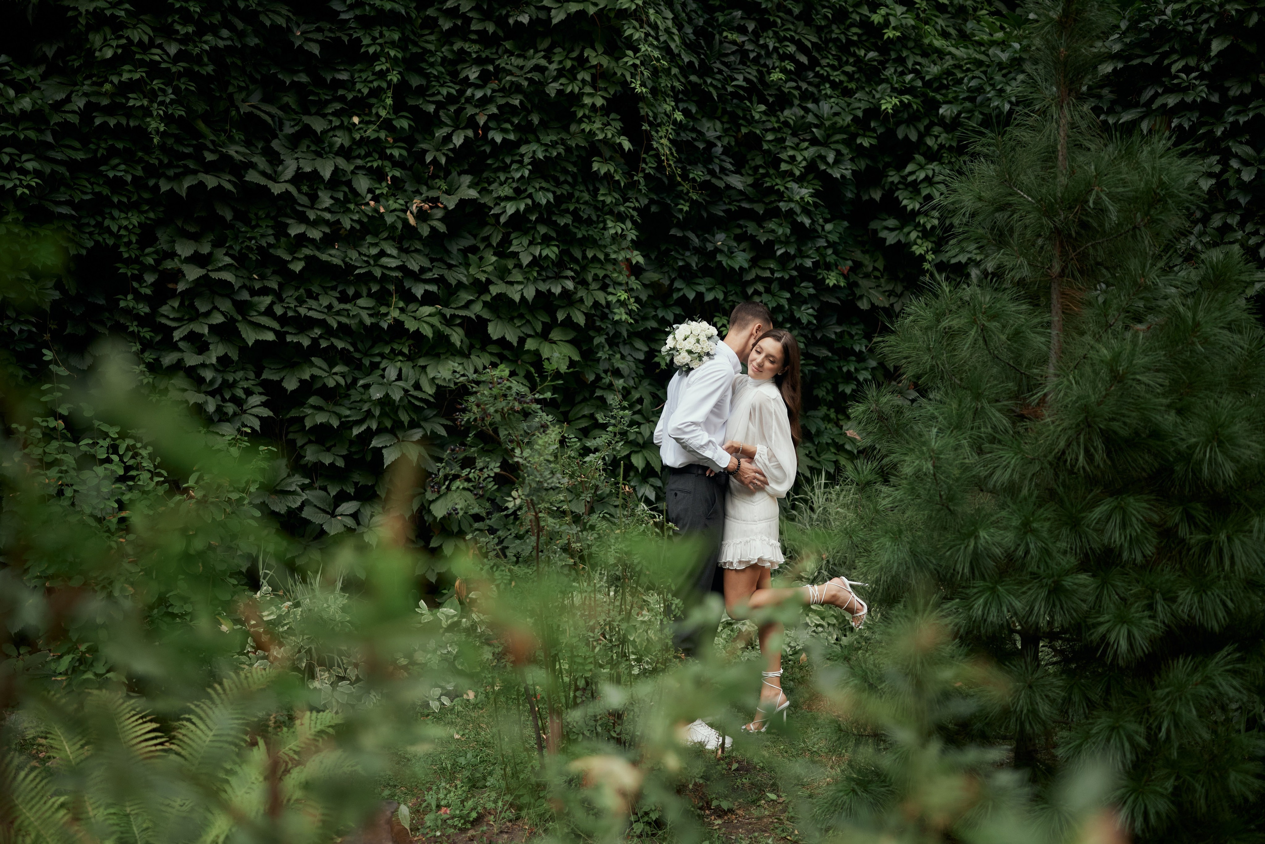Плющевая стена. Свадебный фотограф Александр Браво