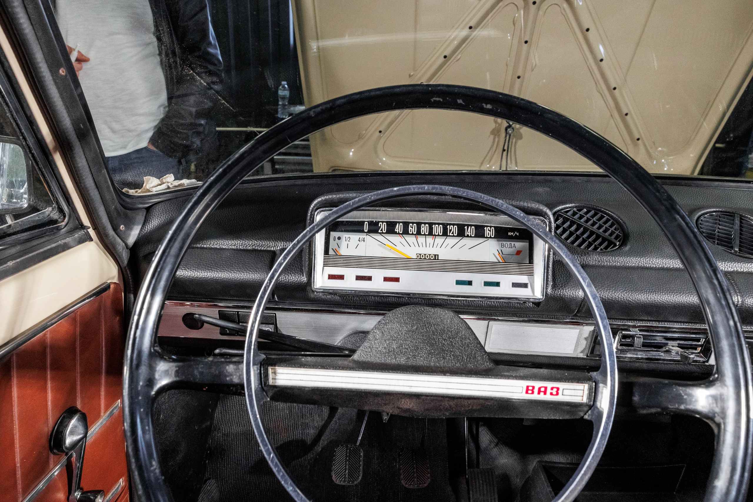 Автомобильная фотосъемка ВАЗ 2101 после реставрации в Бюро "Наследие"