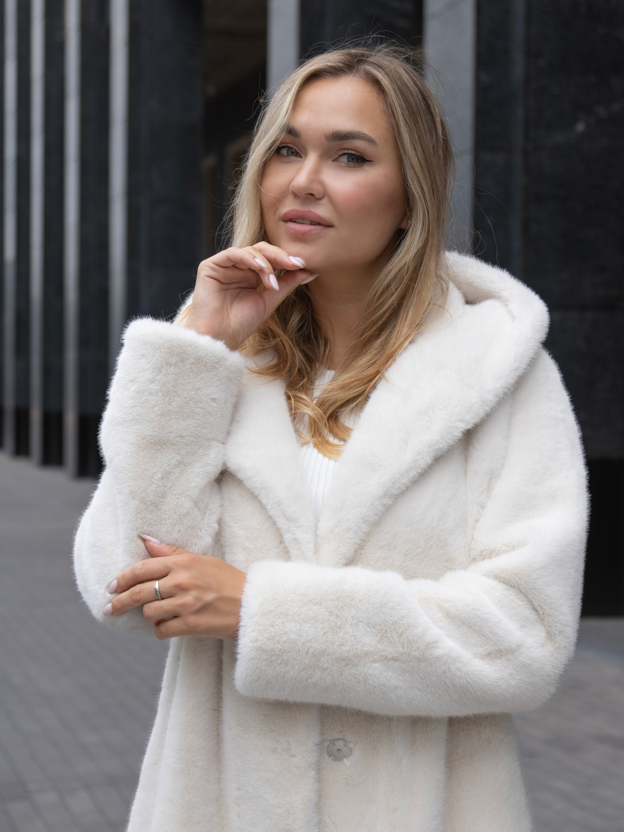 Шубы и пальто STREET. Фотостудия для Wildberries Ozon