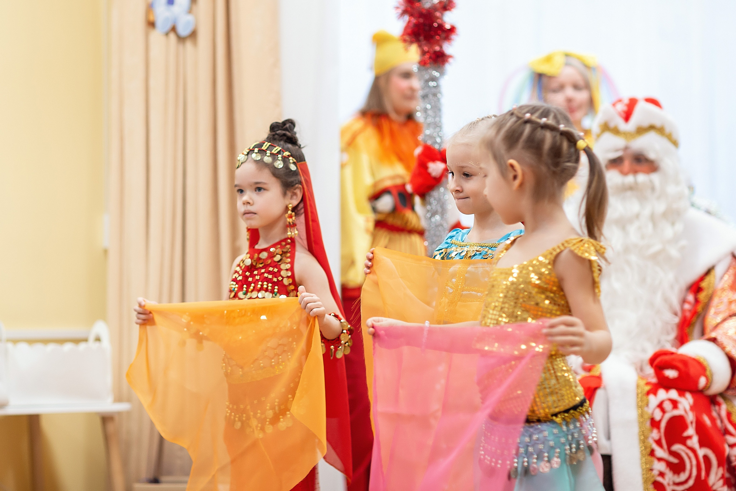 Утренник_"Веселый балаганчик» 2024. Семейный фотограф в Санкт-Петербурге