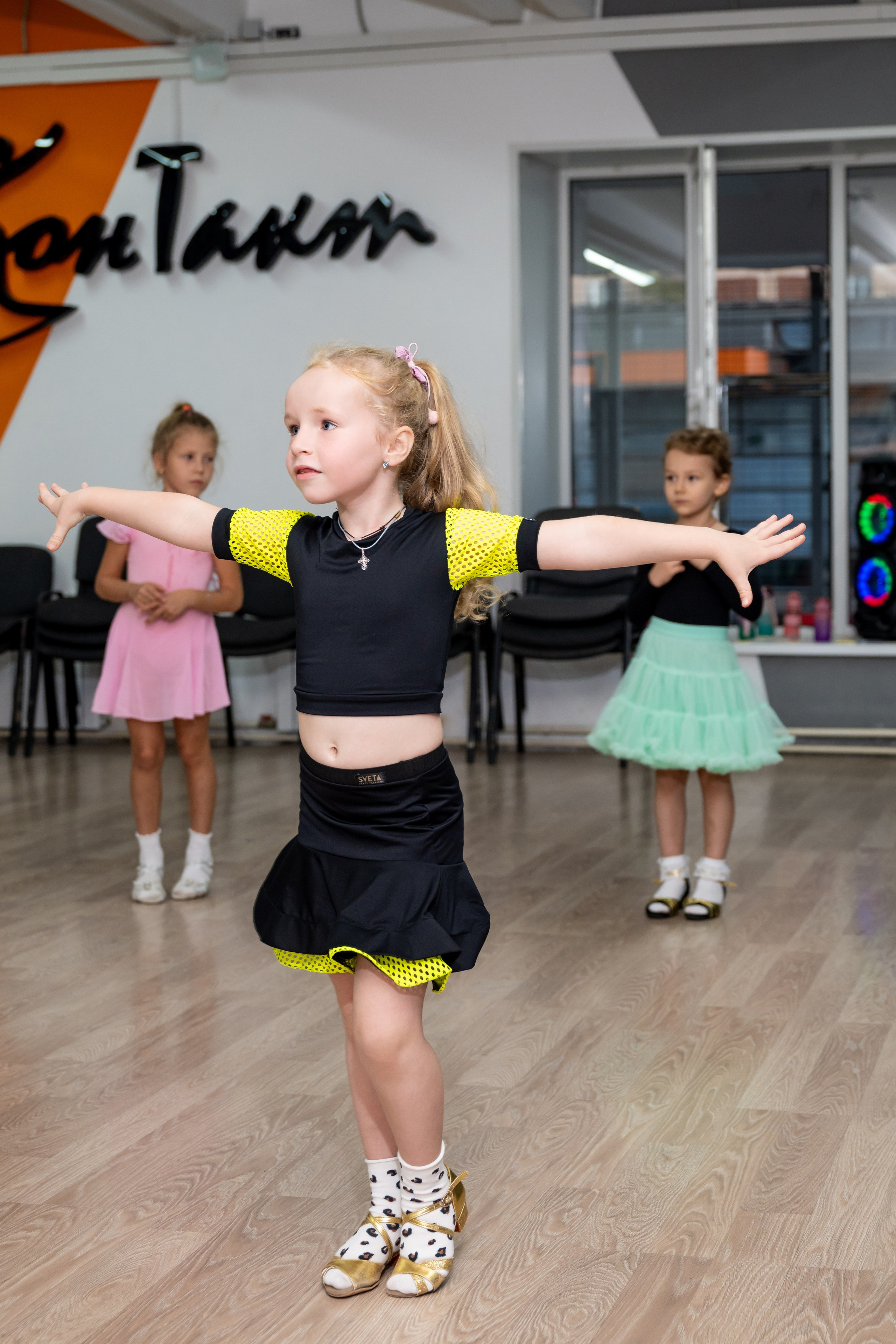 Группа 3-6 лет первый и второй год обучения. КонТакт — спортивные бальные танцы в Москве