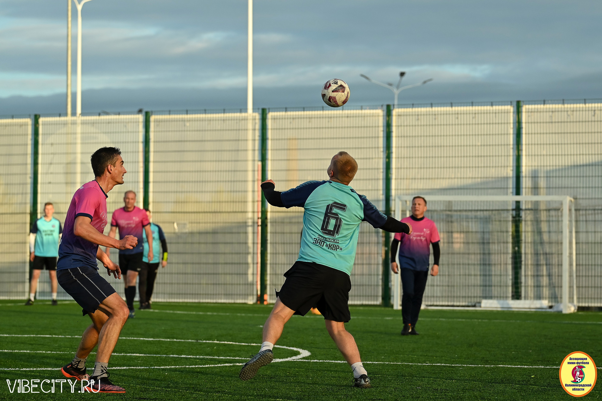 ИГРЫ МИНИ-ФУТБОЛЬНОЙ И КОРПОРАТИВНОЙ ЛИГИ. VIBECITY.RU Вайб Сити Ру Фоторепортажи Фотоотчеты Калининград