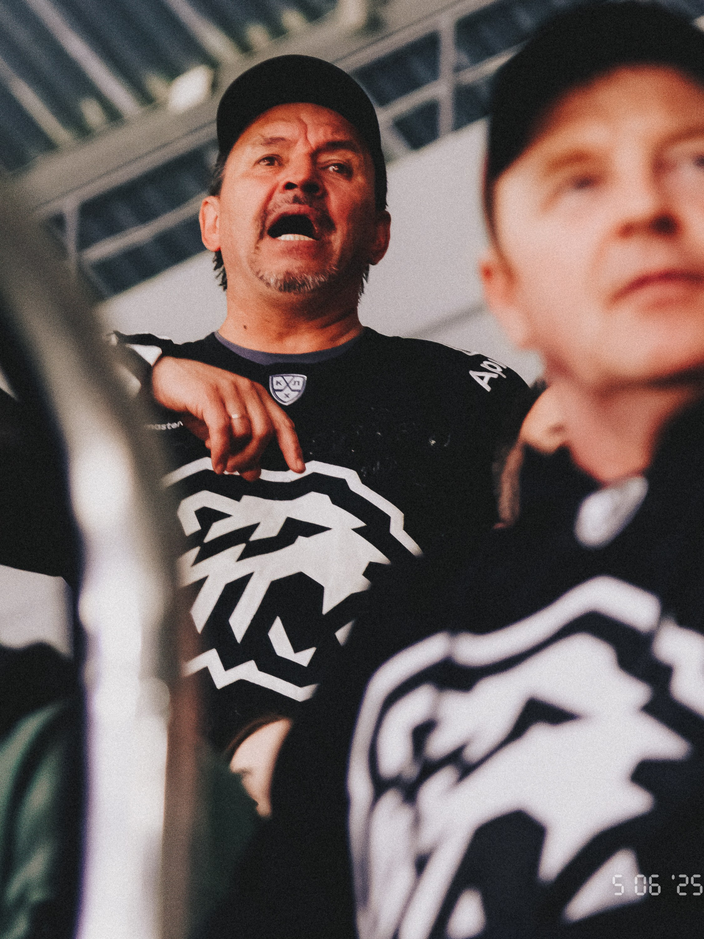 Съемка игры Трактор x Динамо. Репортажный фотограф Макс Брагин