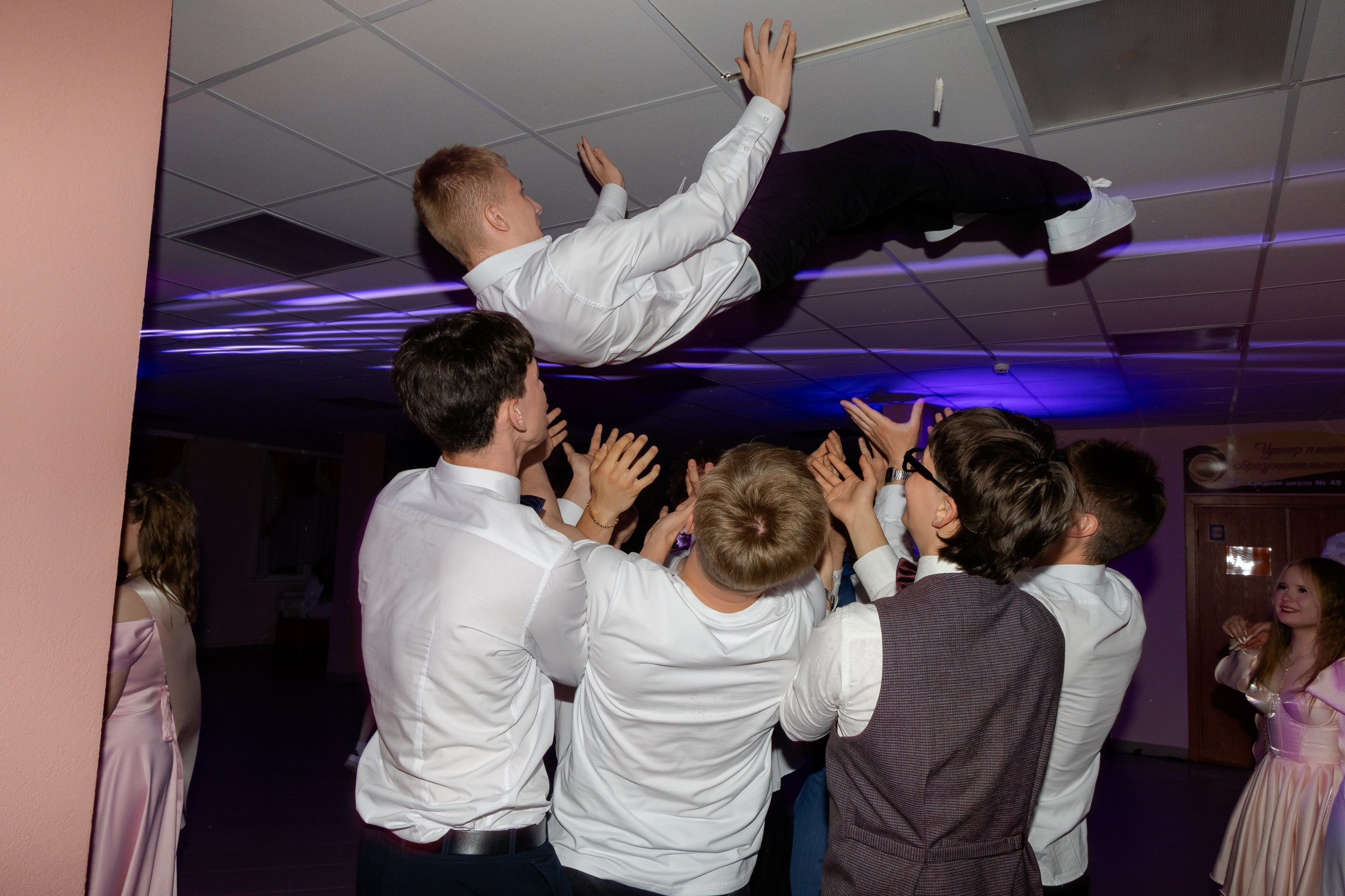 Школьный выпускной 2025 год в Минске, Беларуси. Свадебный фотограф в Минске/Беларуси Сергей Спиридонов