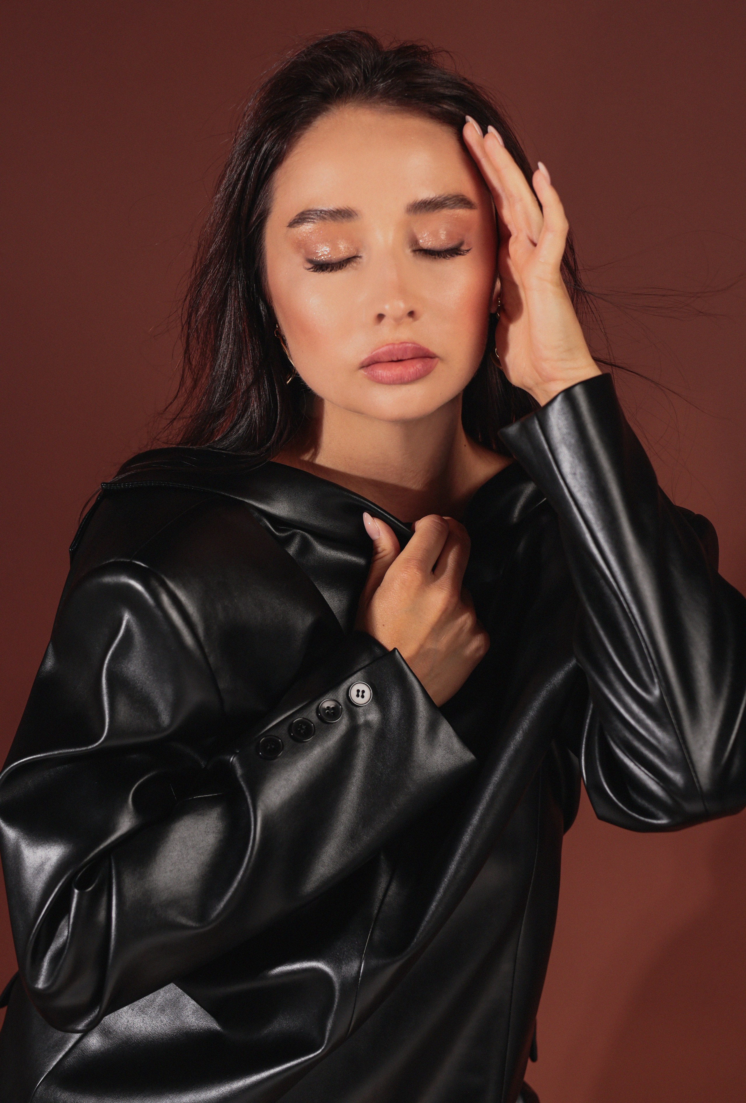 Olga and studio minimalism. Family, portrait, content photo in Costa Rica Evgeniya Besprozvannykh