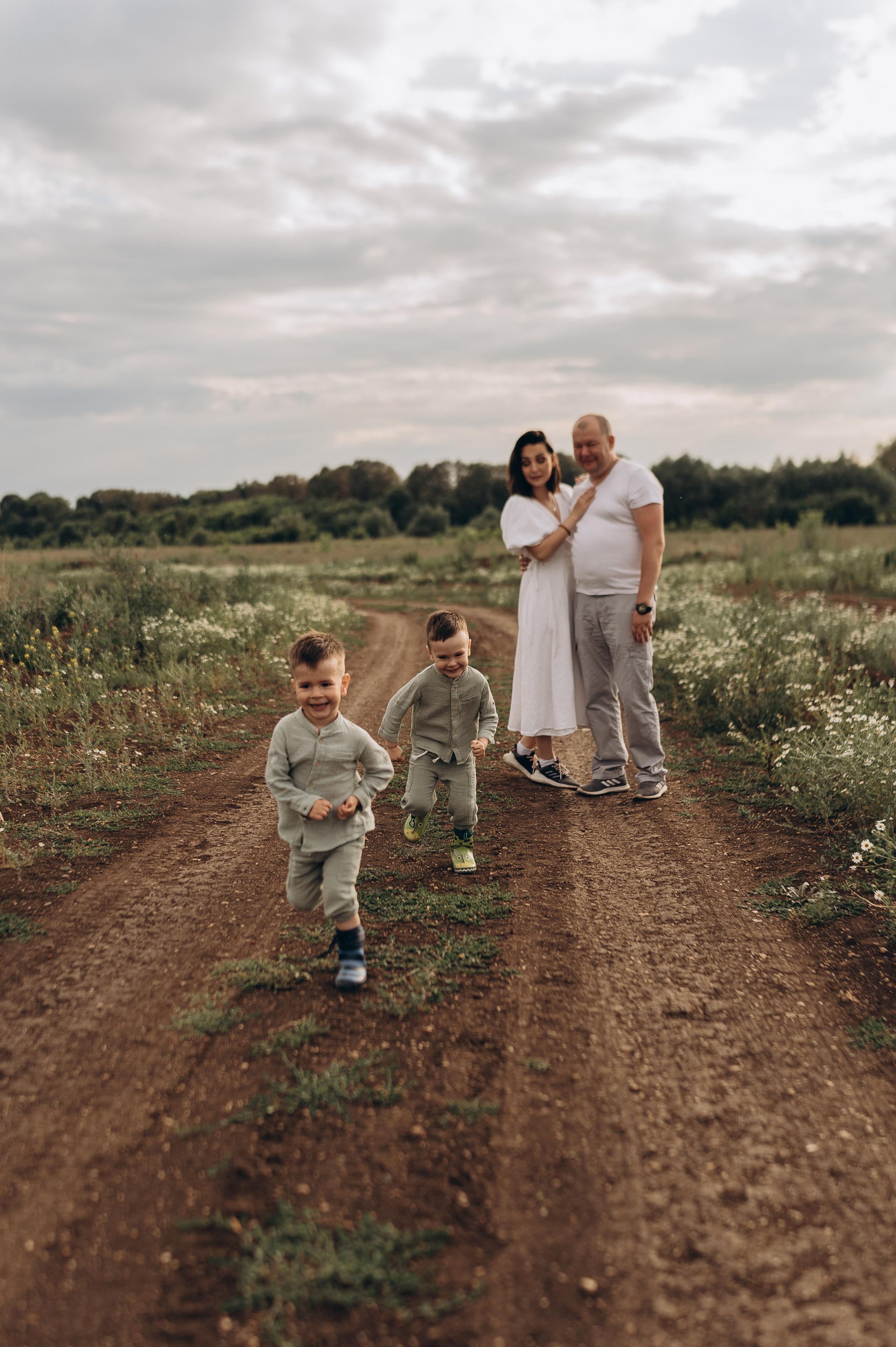 Лето. Ромашки. Семья. Семейный и домашний фотограф в Уфе Ирина Гарасюта