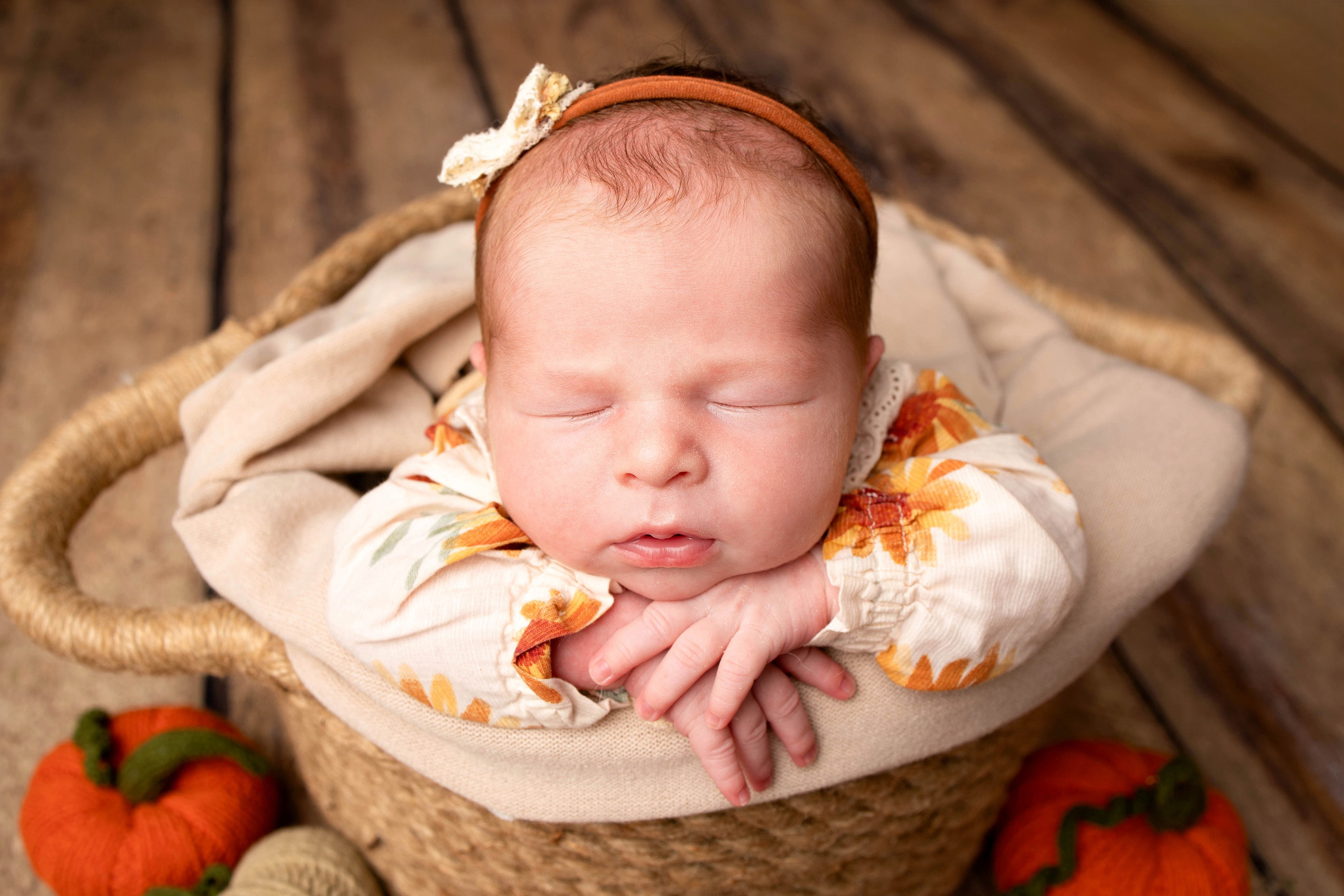 Нежная и милая фотосессия первых дней жизни Вашего ребенка в Минске. Фотограф новорождённых Минск — стоимость newborn фотосессии в Минске