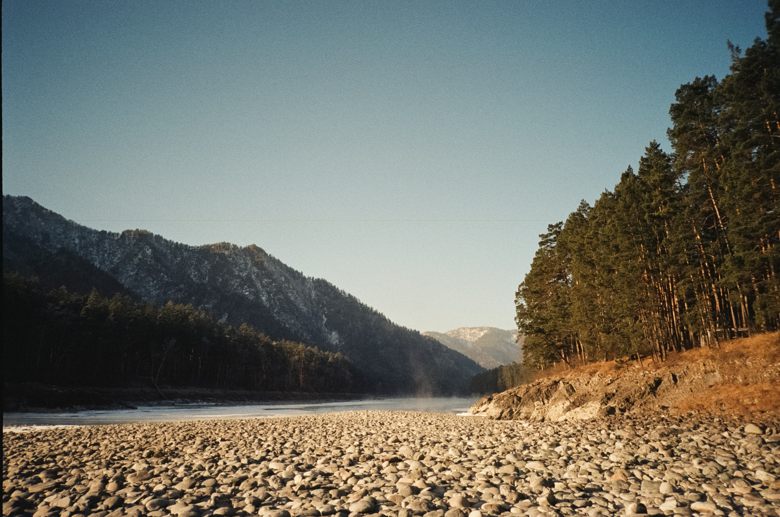 Кедровый остров и Семинская поляна в солнечный день. Фотограф-документалист Мария Осокина