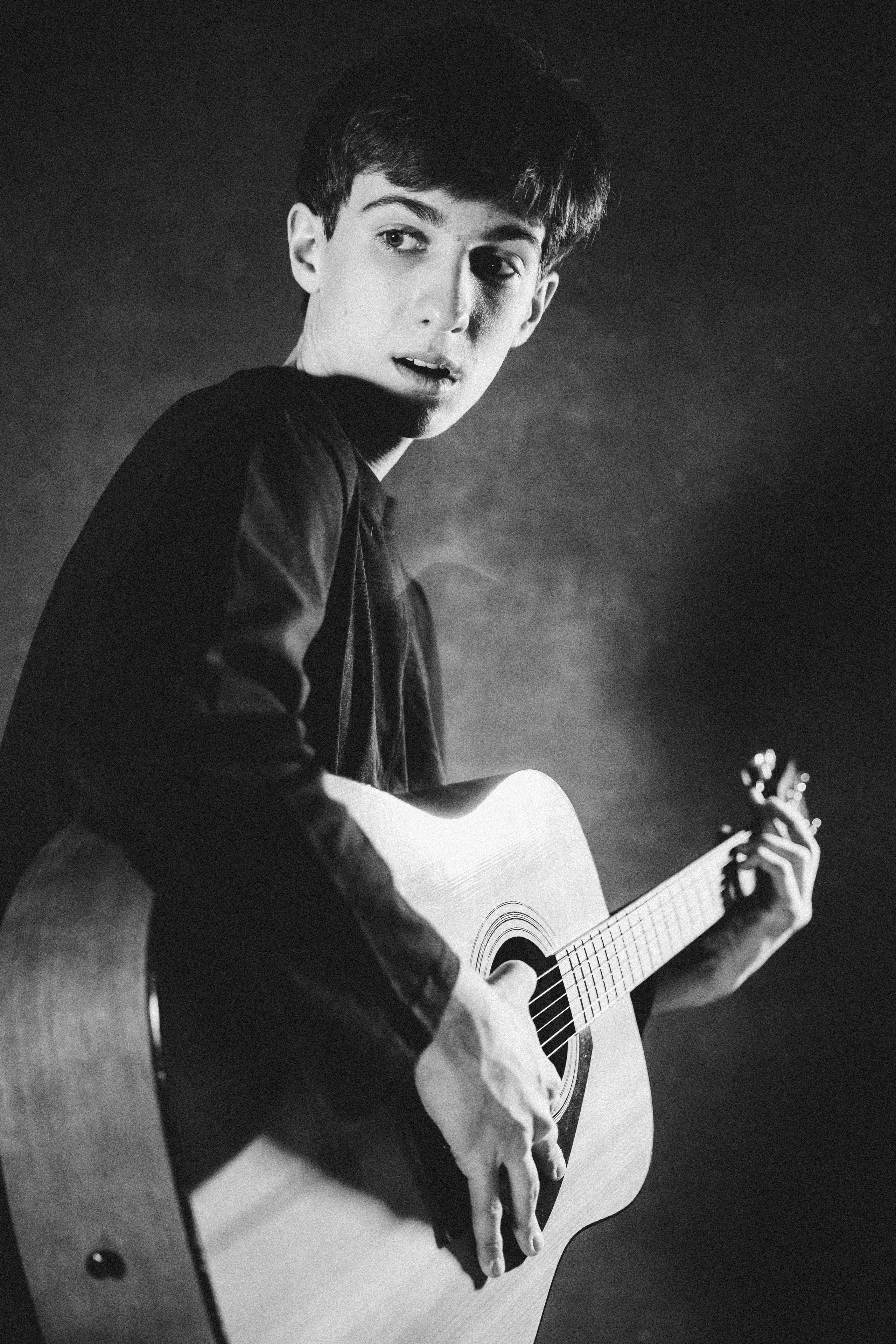 АРТЁМ. Я фотограф из Москвы к Вашим услугам