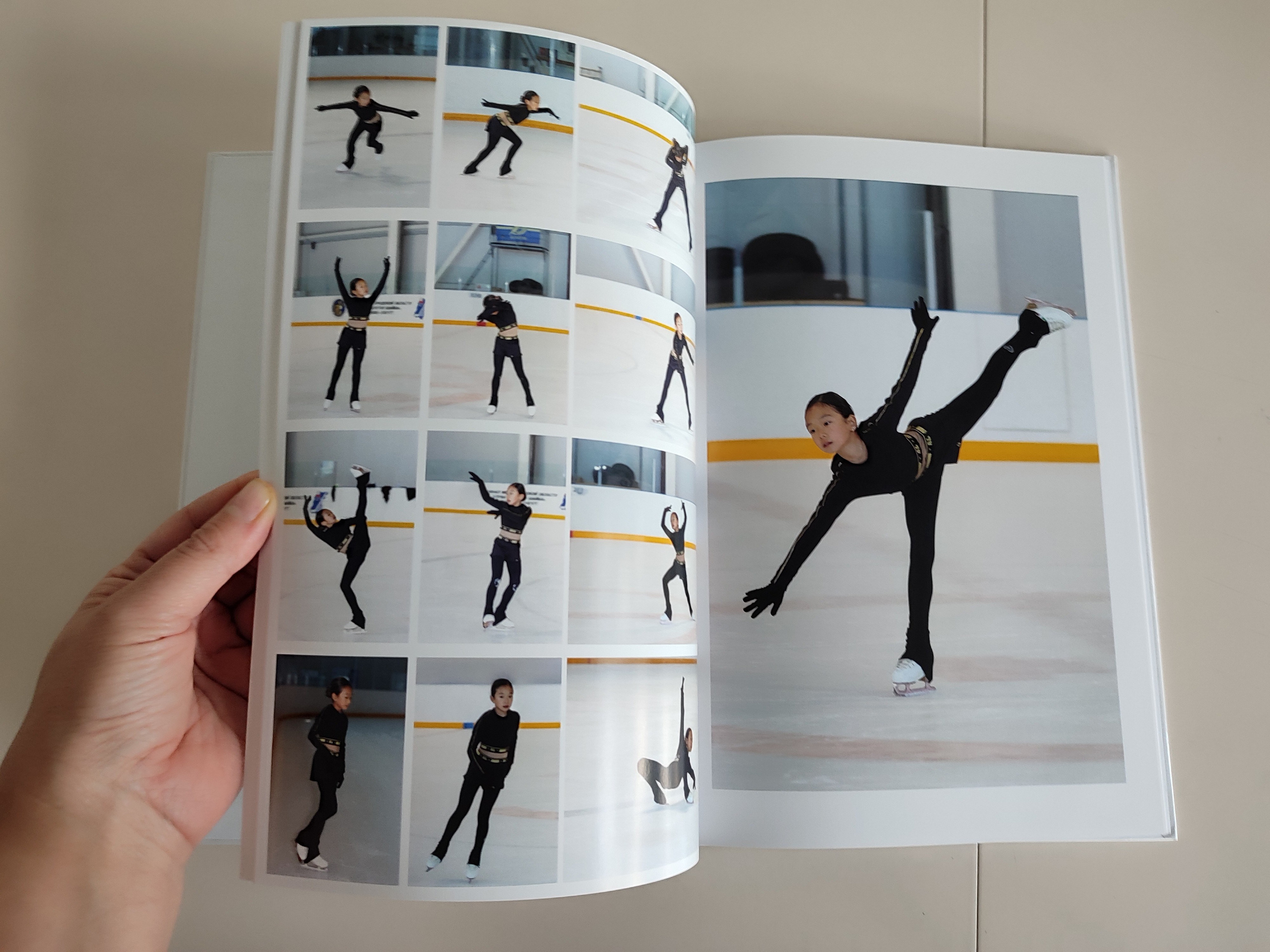 Памятная книга для юной фигуристки. Фотограф Алина Лебедь