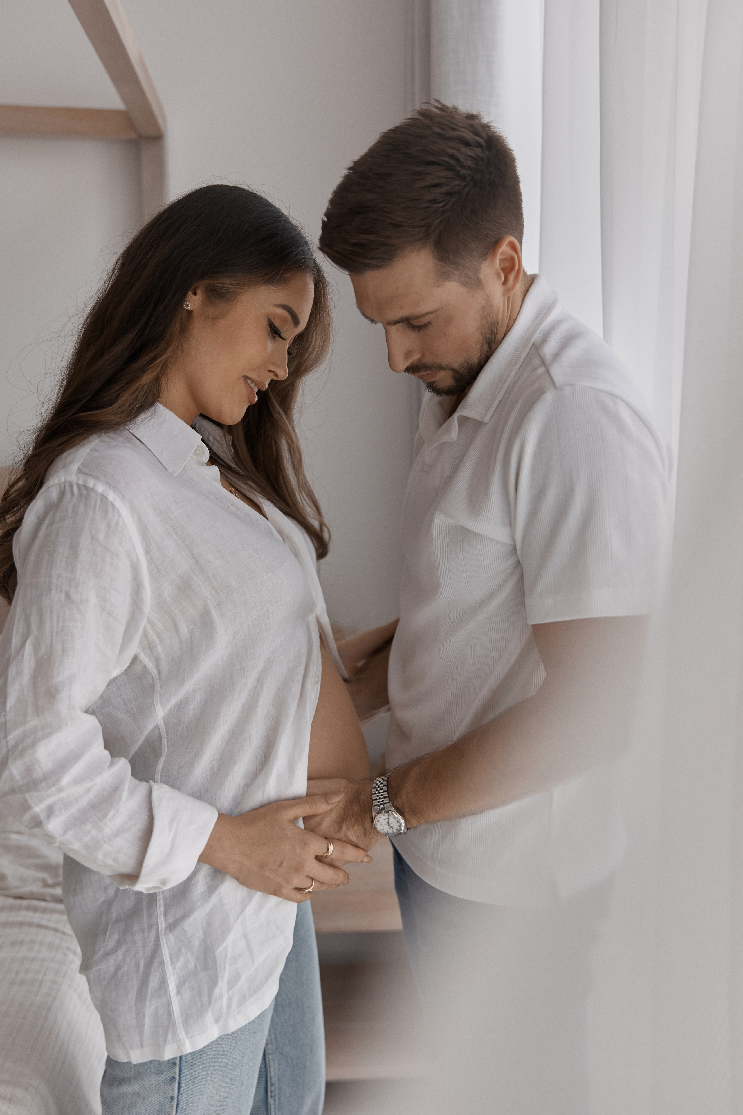 Cozy Pregnancy Photoshoot Dubai | At-Home Comfort