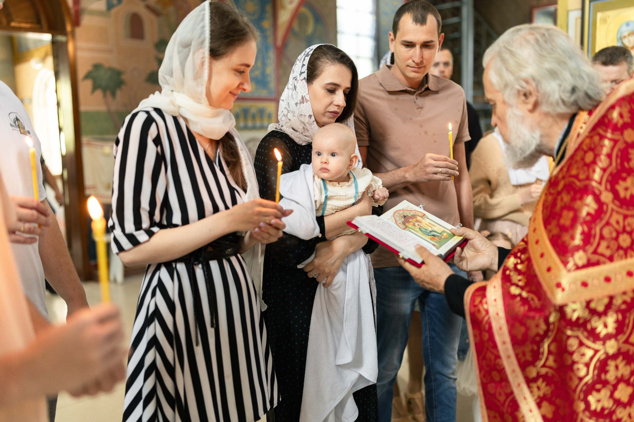 Крещение Марии в церкви иконы Божией Матери Одигитрия Иерусалимская. Анастасия Безуглова- свадебный фотограф в Таганроге