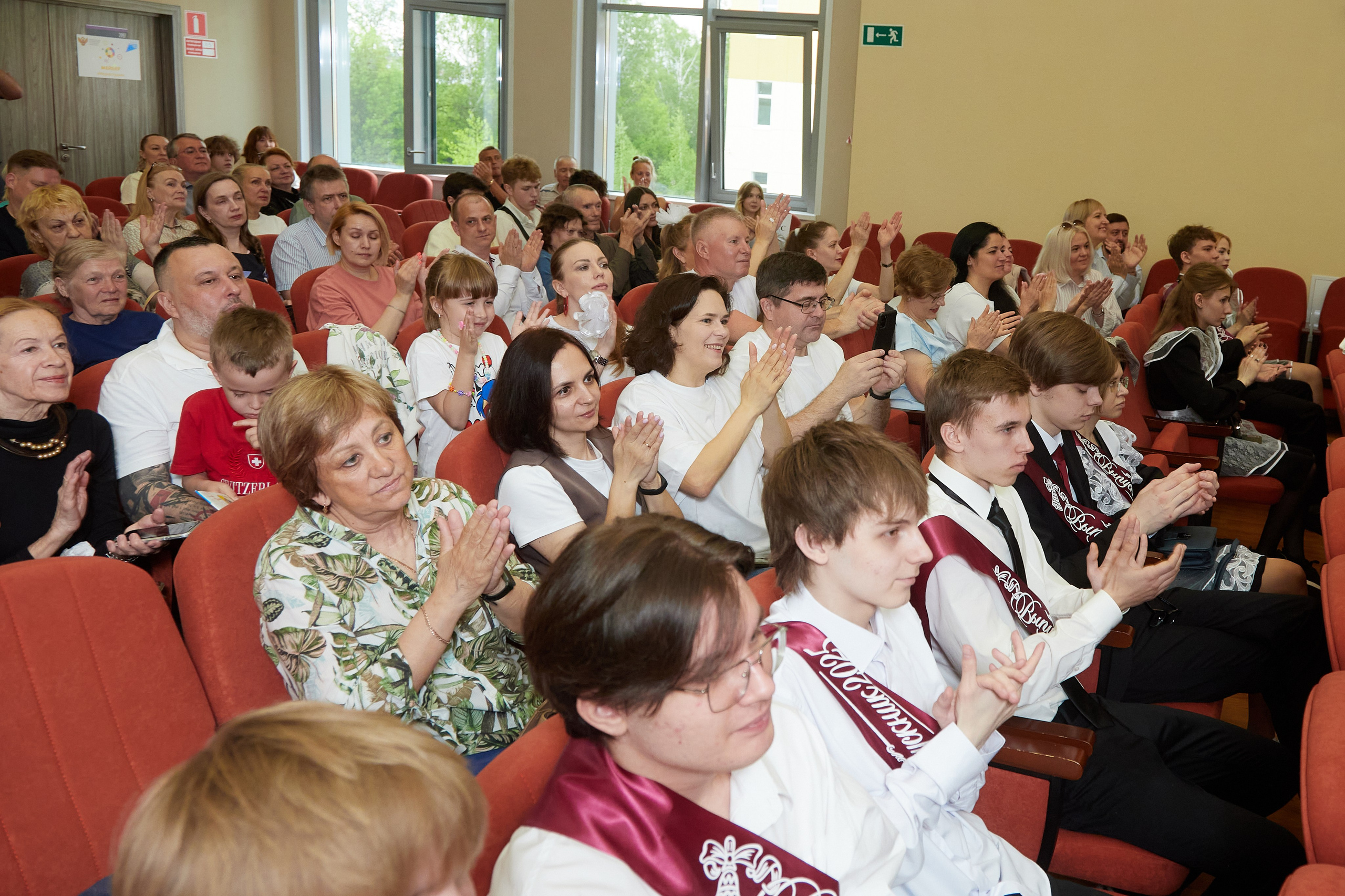 Выпускные старшеклассников. Детская выездная фотостудия