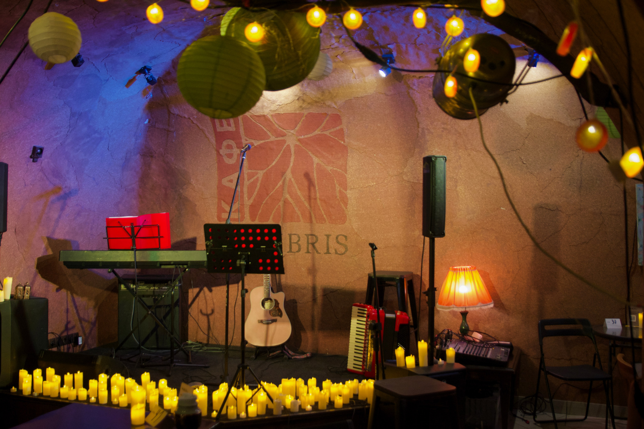 Песни о любви при свечах. F/8 and be there — оказаться в нужном месте и поймать момент