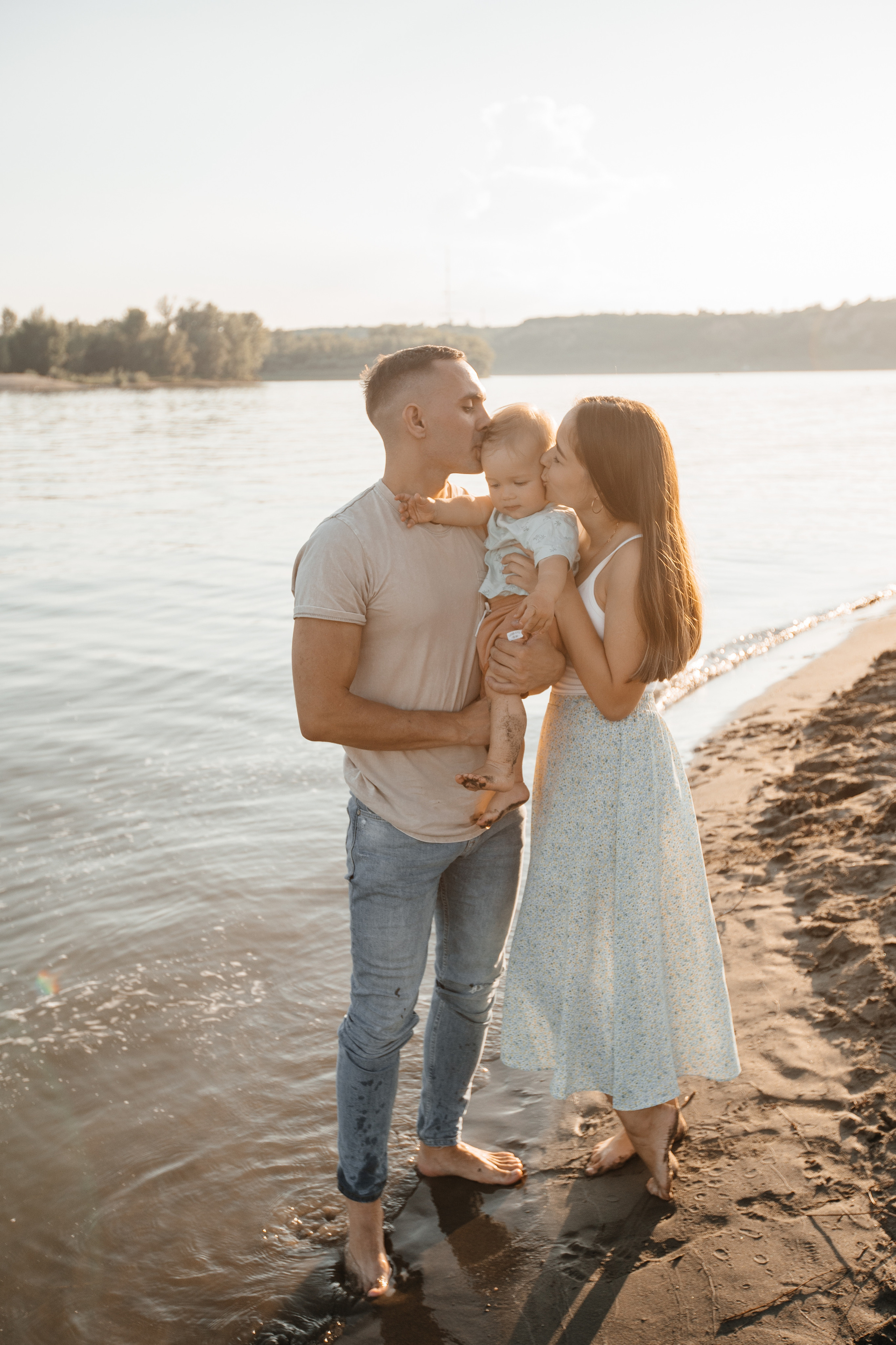 Семейный вечер на берегу