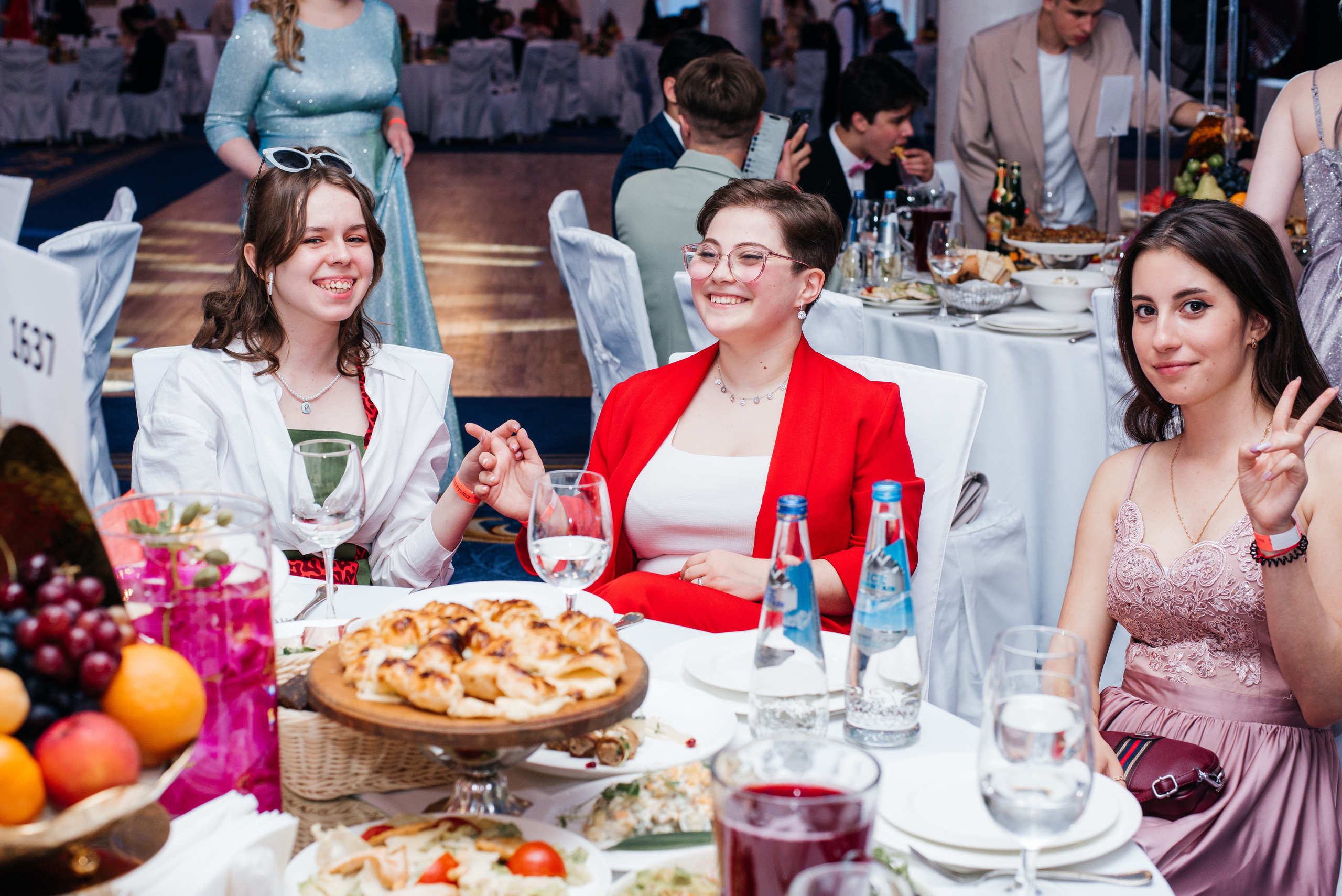 1637 банкет. Выпускные альбомы в Подольске Москве и МО