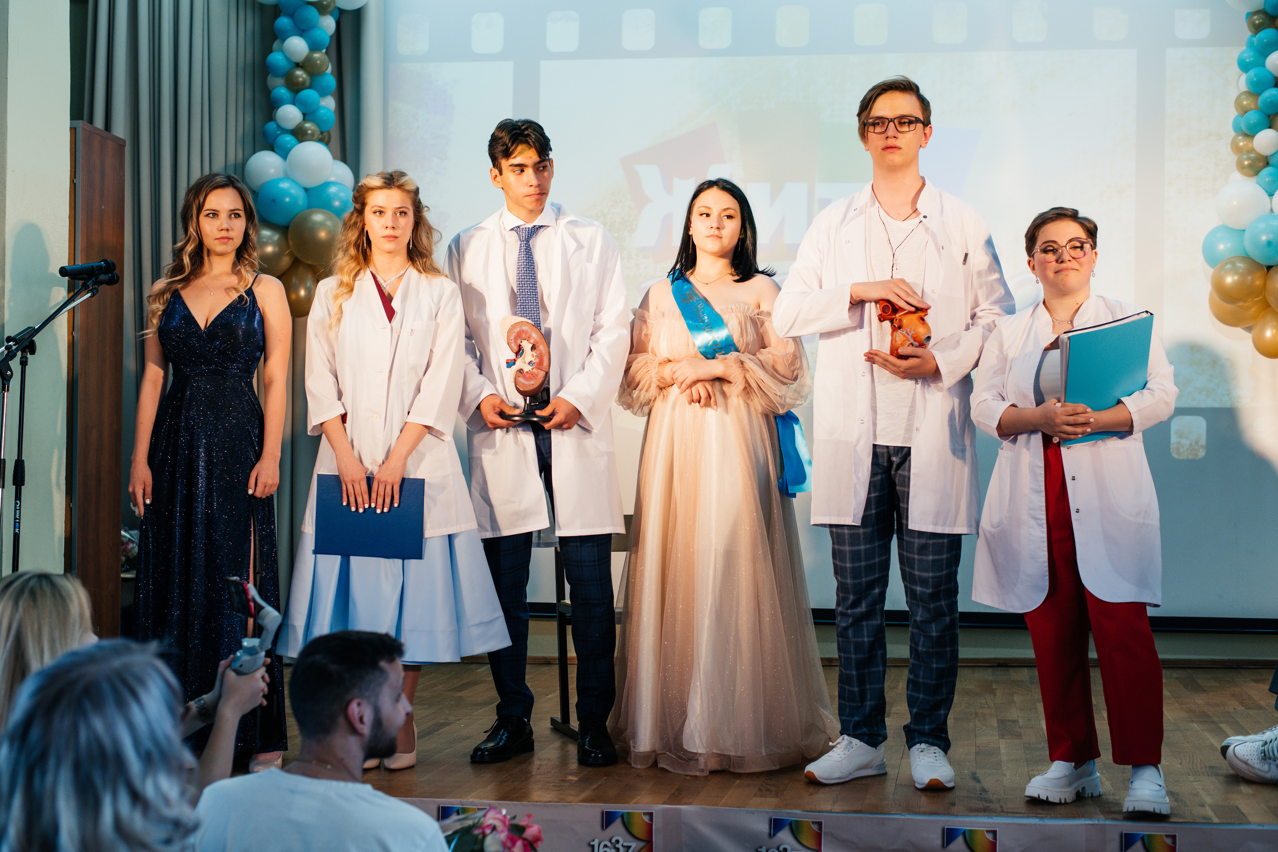 1637 пз. Выпускные альбомы в Подольске Москве и МО