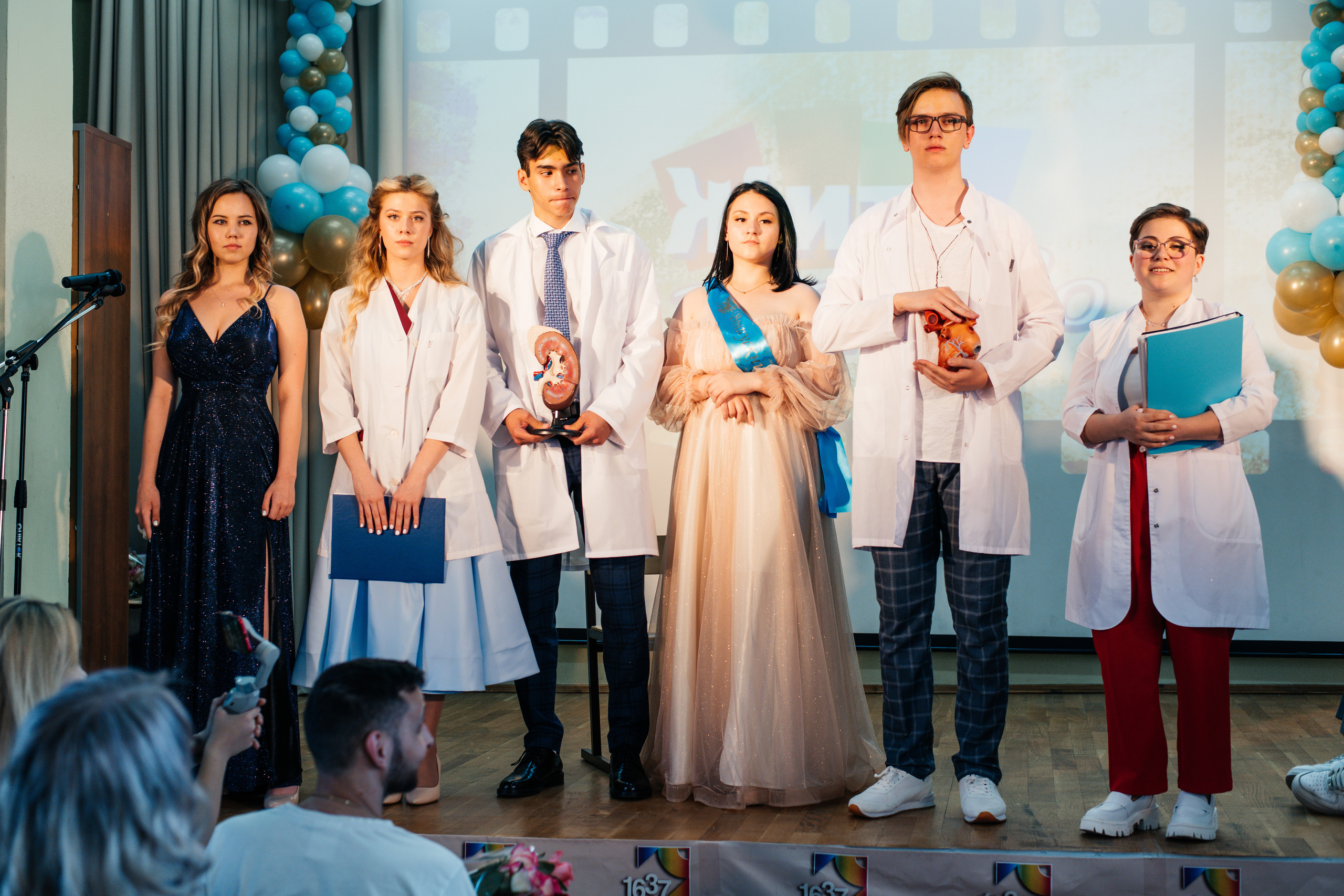 1637 пз. Выпускные альбомы в Подольске Москве и МО