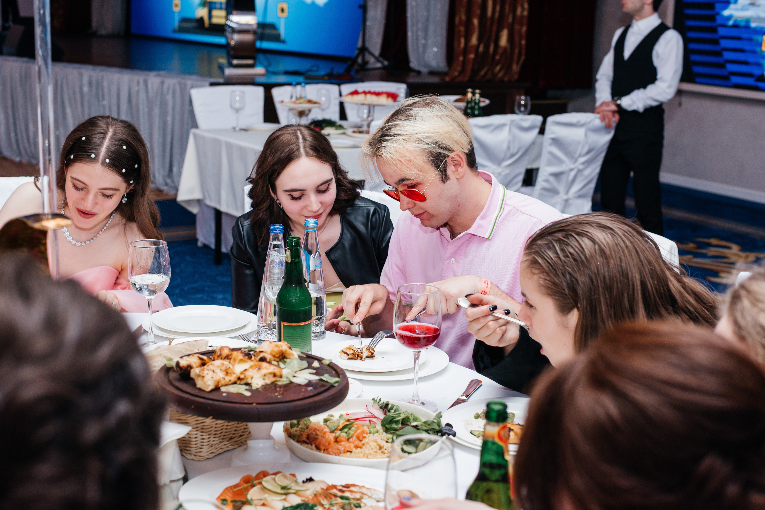 1637 банкет. Выпускные альбомы в Подольске Москве и МО