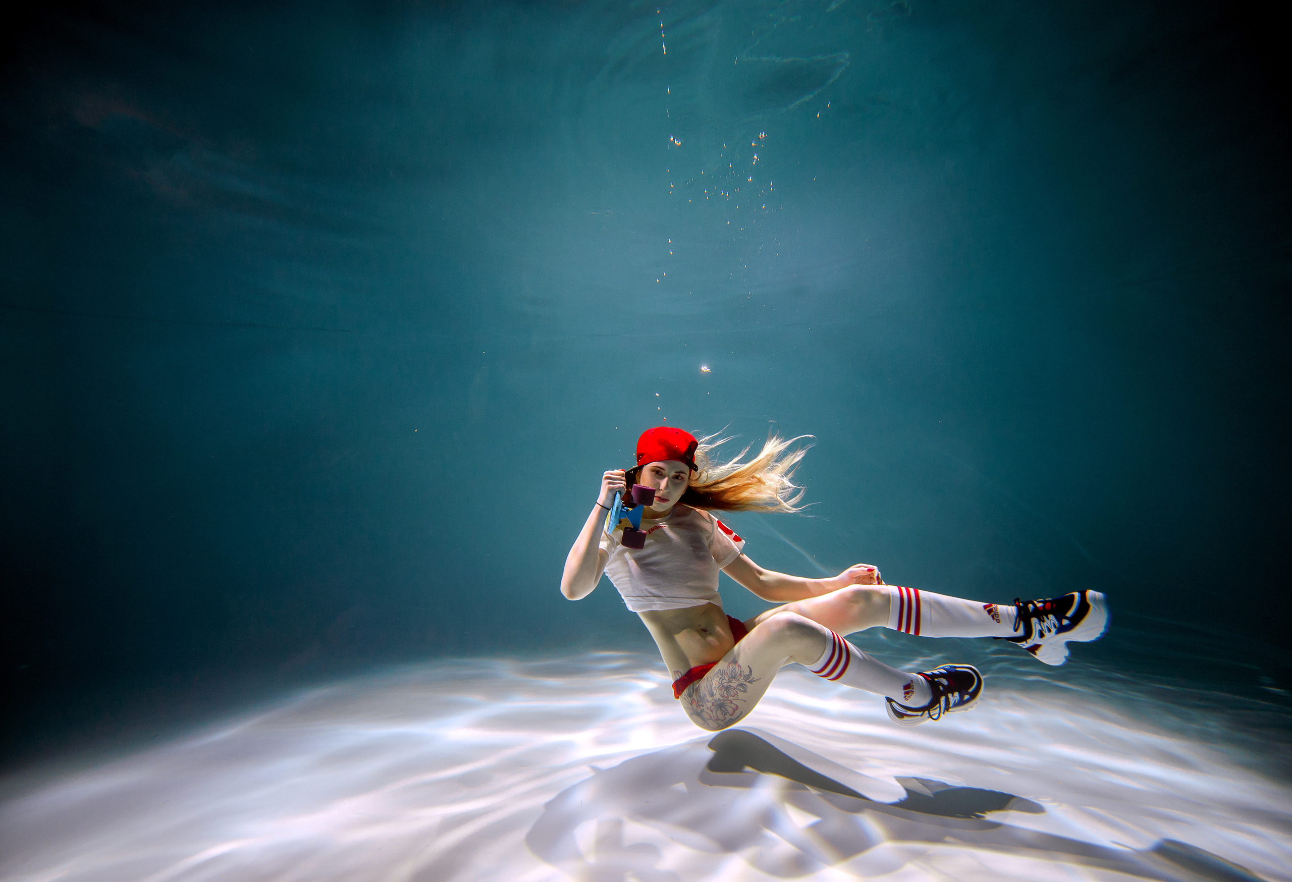 Подводная фотосессия на скейтборде в Москве. Свадебный и семейный фотограф Виктория Носачёва. Щелково, Москва и МО