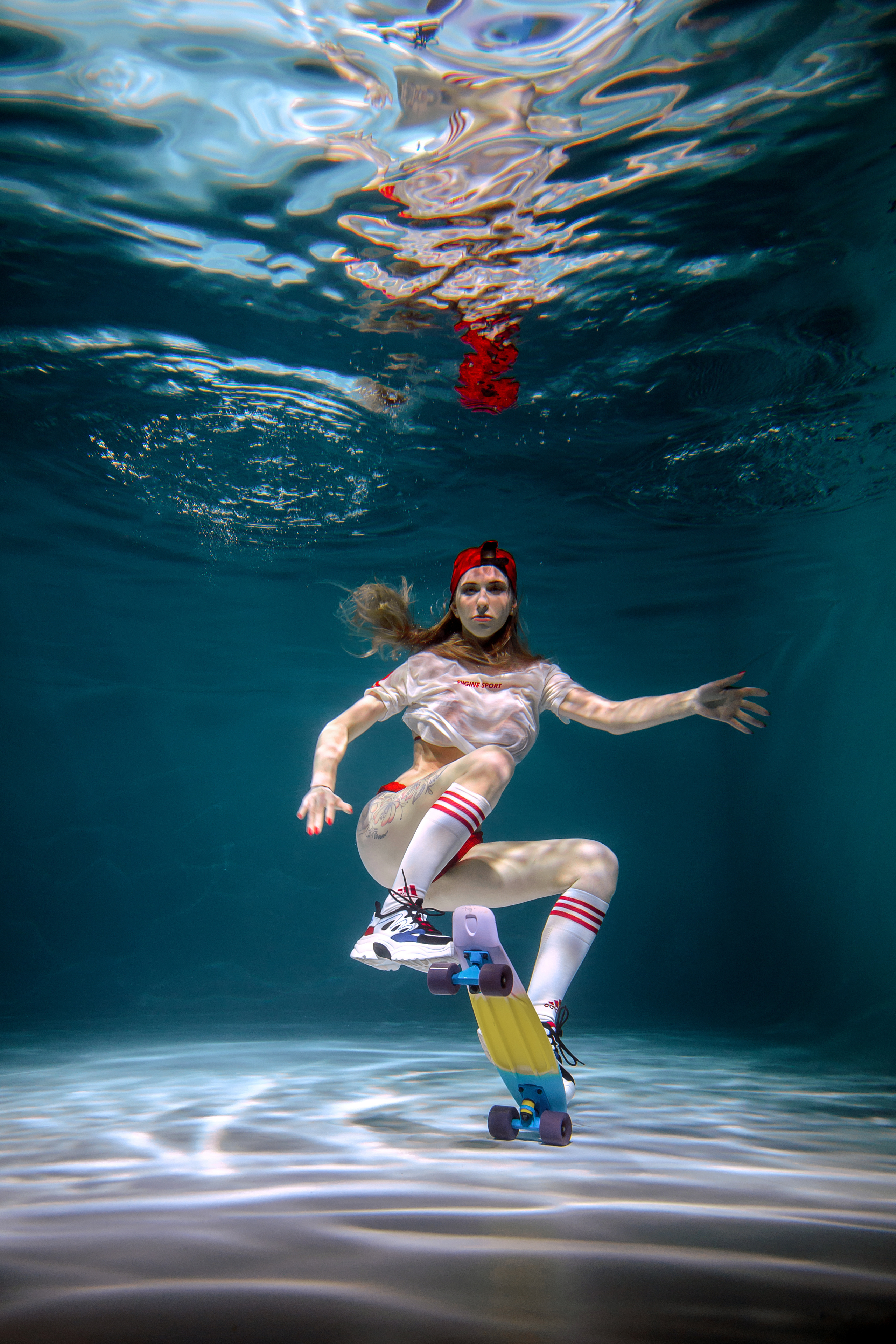 Подводная фотосессия на скейтборде в Москве. Свадебный и семейный фотограф Виктория Носачёва. Щелково, Москва и МО