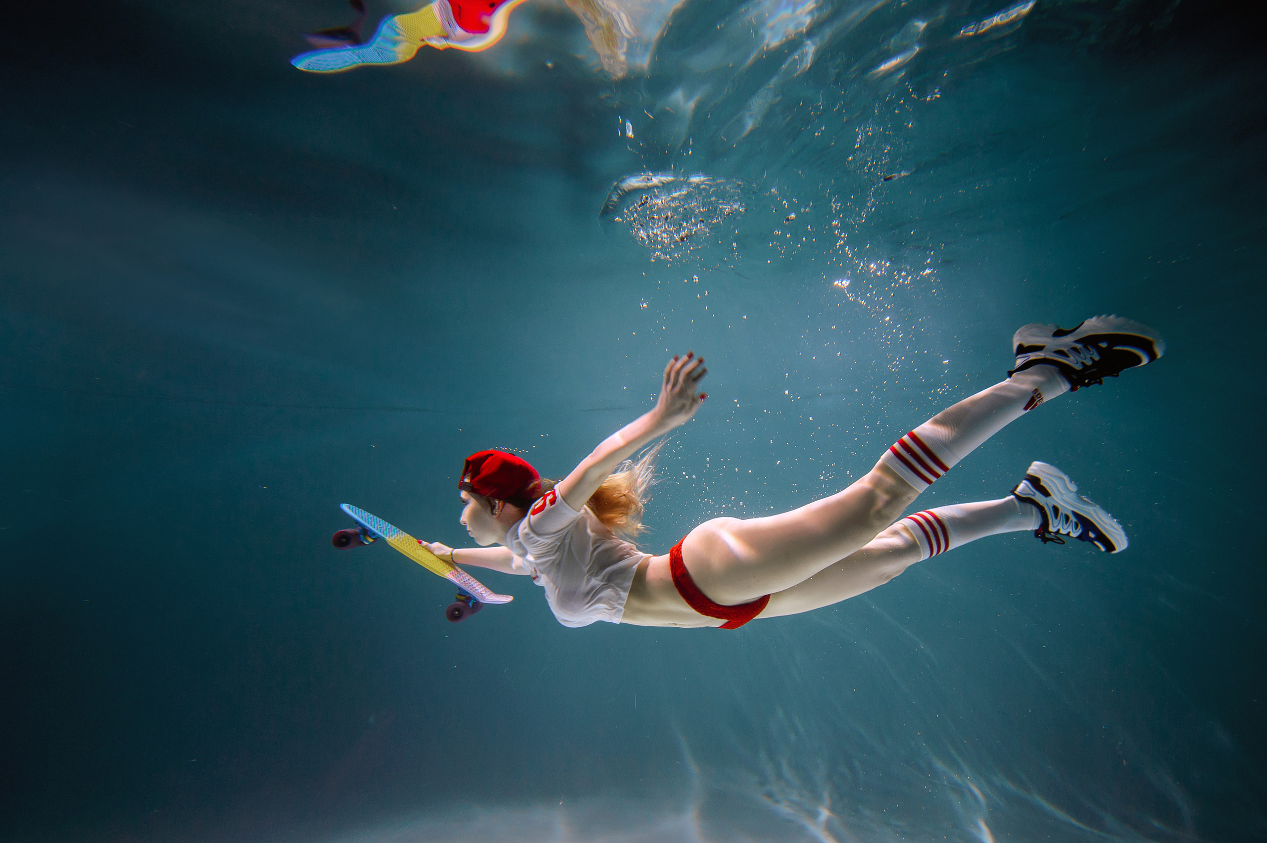 Подводная фотосессия на скейтборде в Москве. Свадебный и семейный фотограф Виктория Носачёва. Щелково, Москва и МО