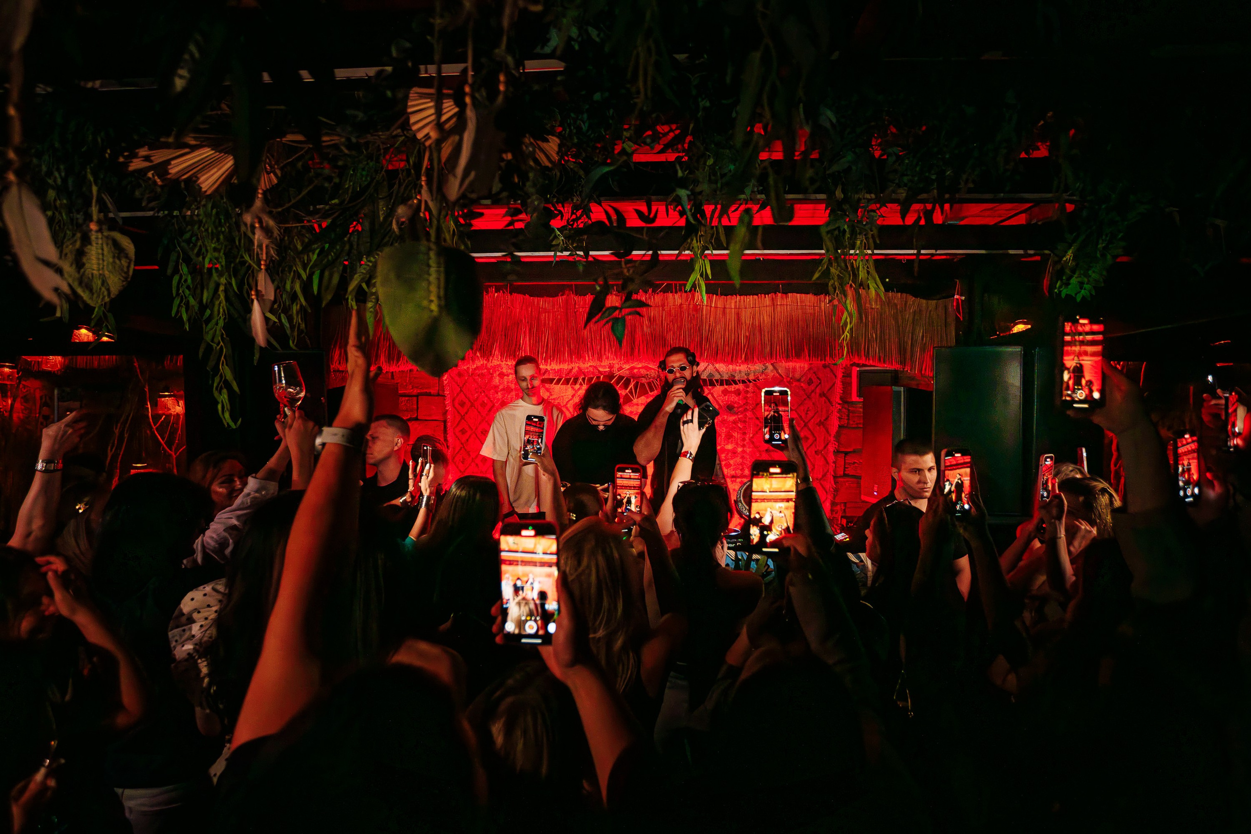 «Karena Makarena"_Чайка на пляже_ Ялта_6.06.2025 г. Аминов Руслан | Фотограф