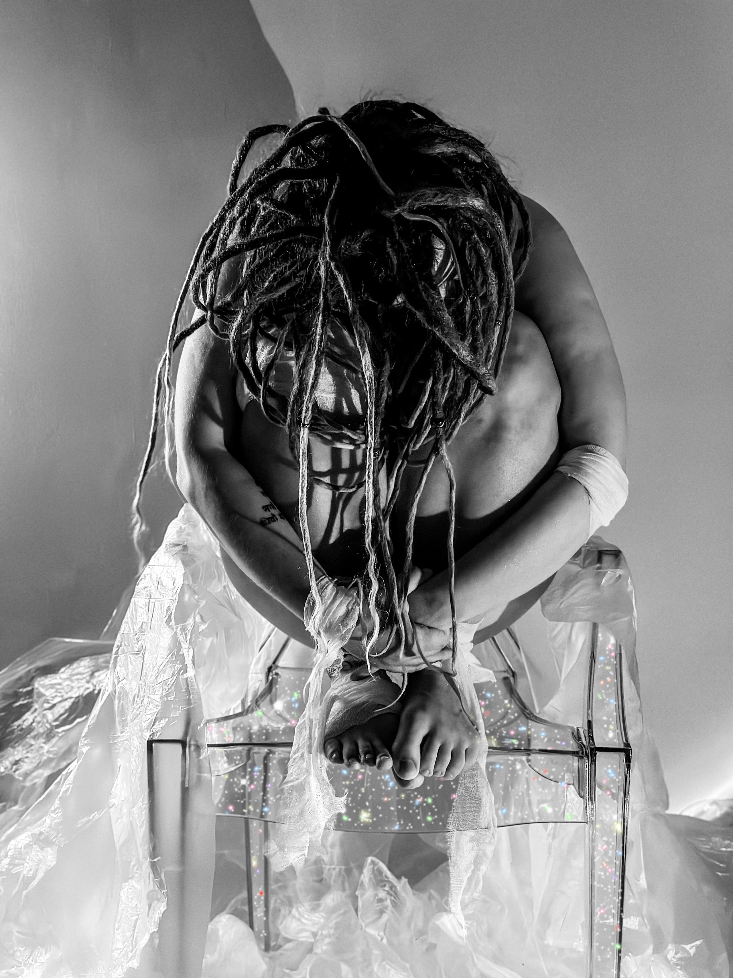 Фотосессия девушки в бинтах. Anna Sazhenkova photographer and visual artist from Russia